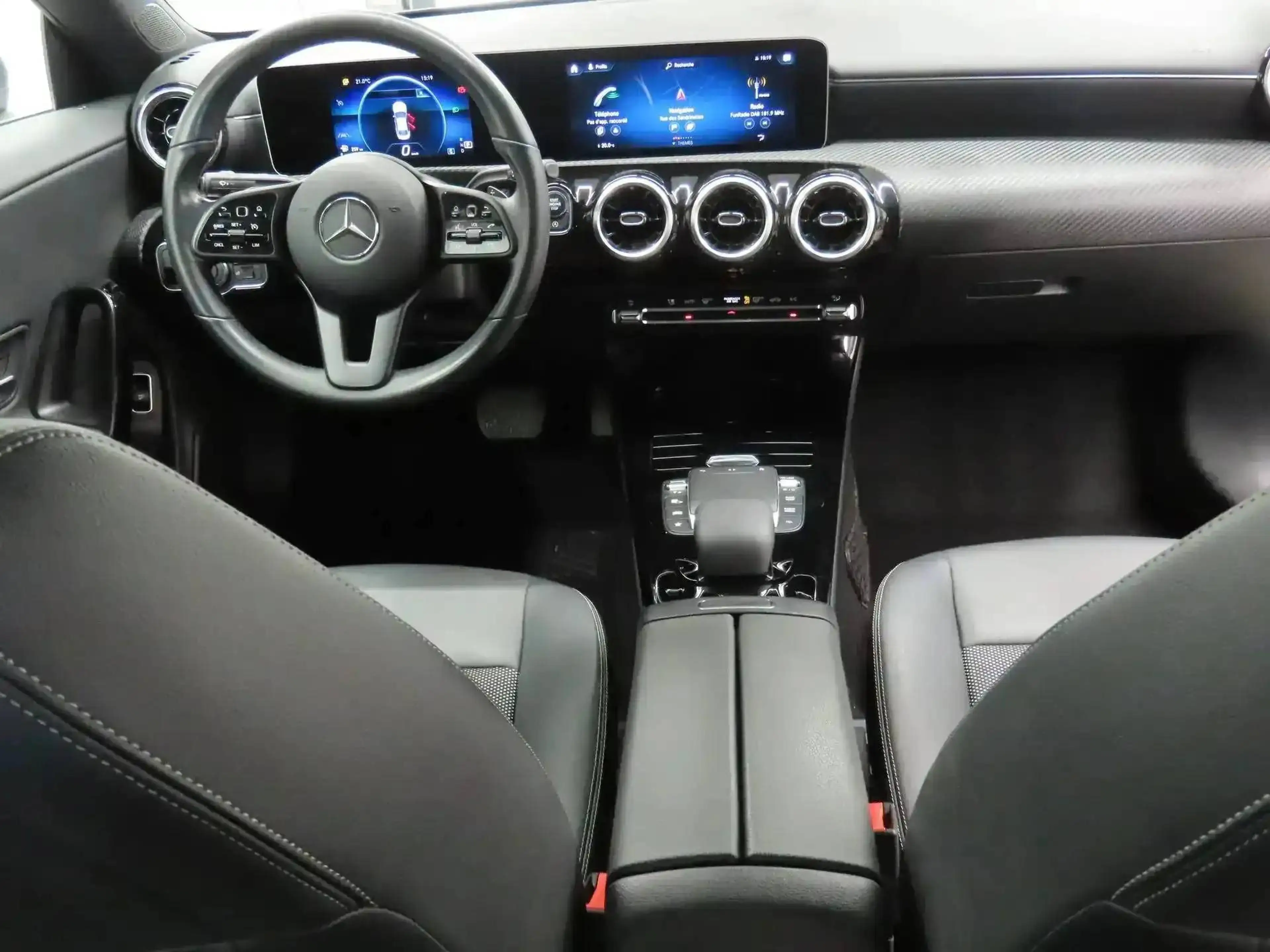 Mercedes-Benz CLA 180 d 7GTRONIC **FULL LED-CRUISE-NAVI-CAMERA** — photo 5