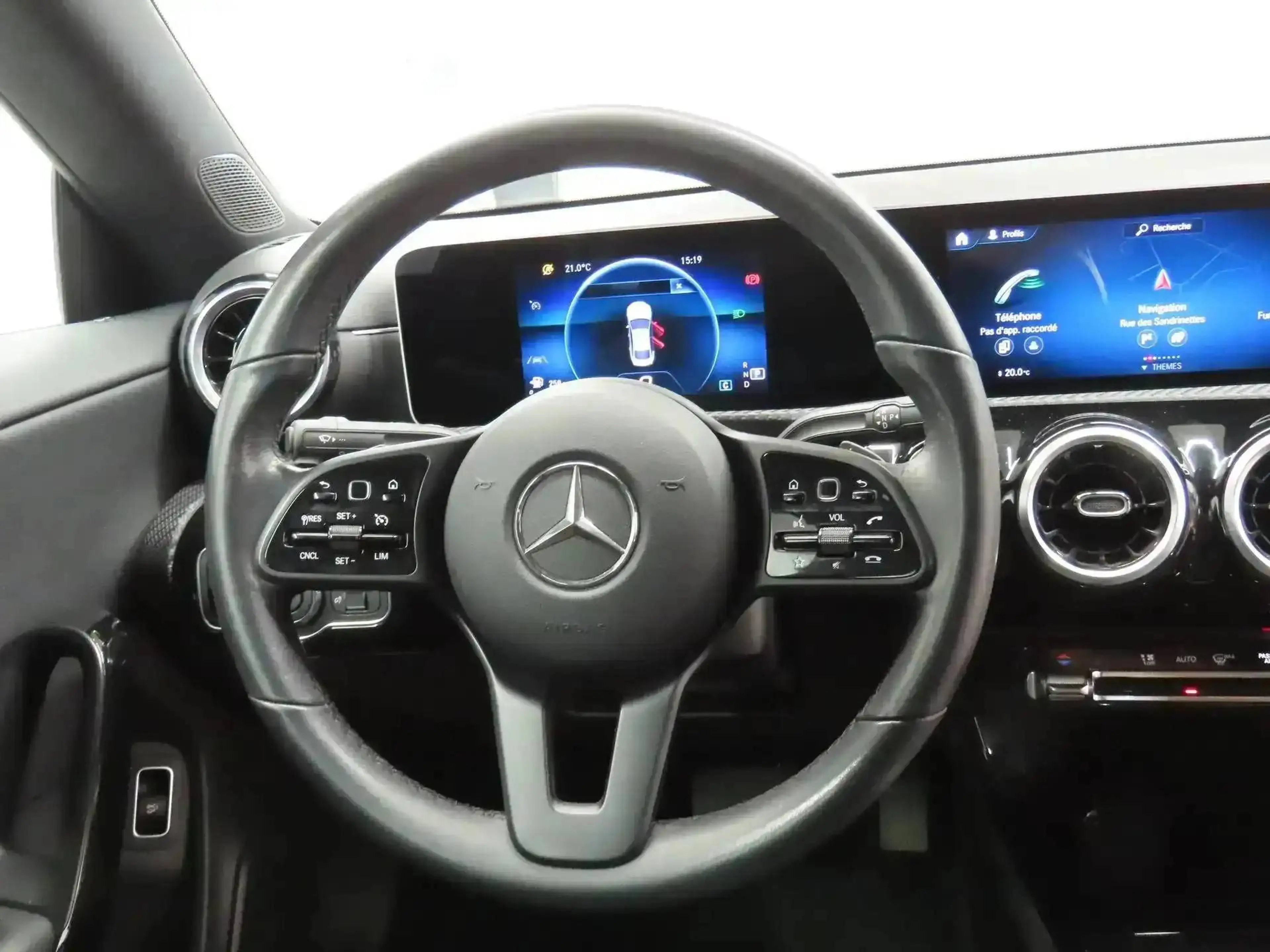 Mercedes-Benz CLA 180 d 7GTRONIC **FULL LED-CRUISE-NAVI-CAMERA** — photo 7