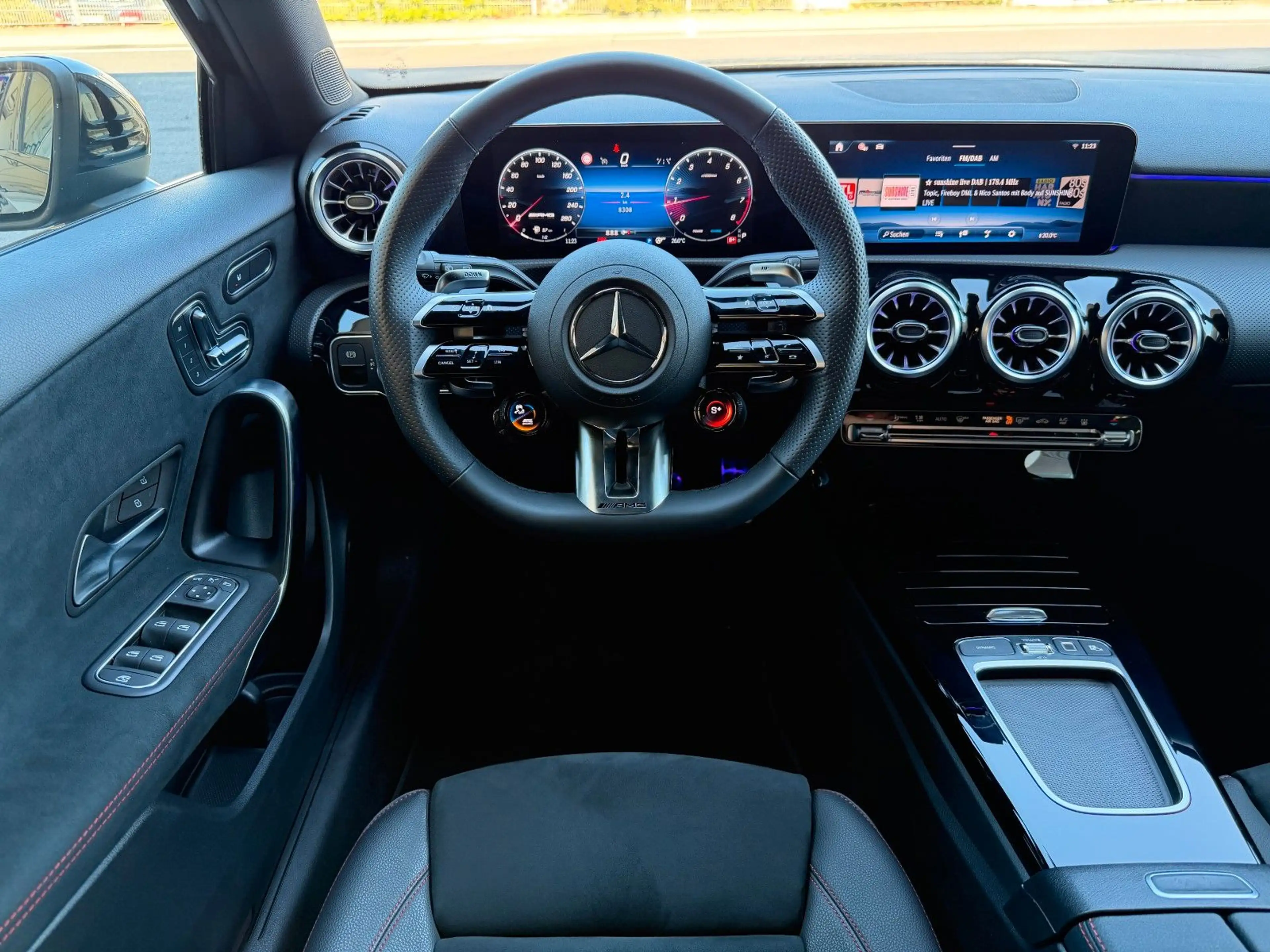 Mercedes-Benz A 35 AMG 4Matic+Aero+StandH+360+MultiB+Memory — photo 14