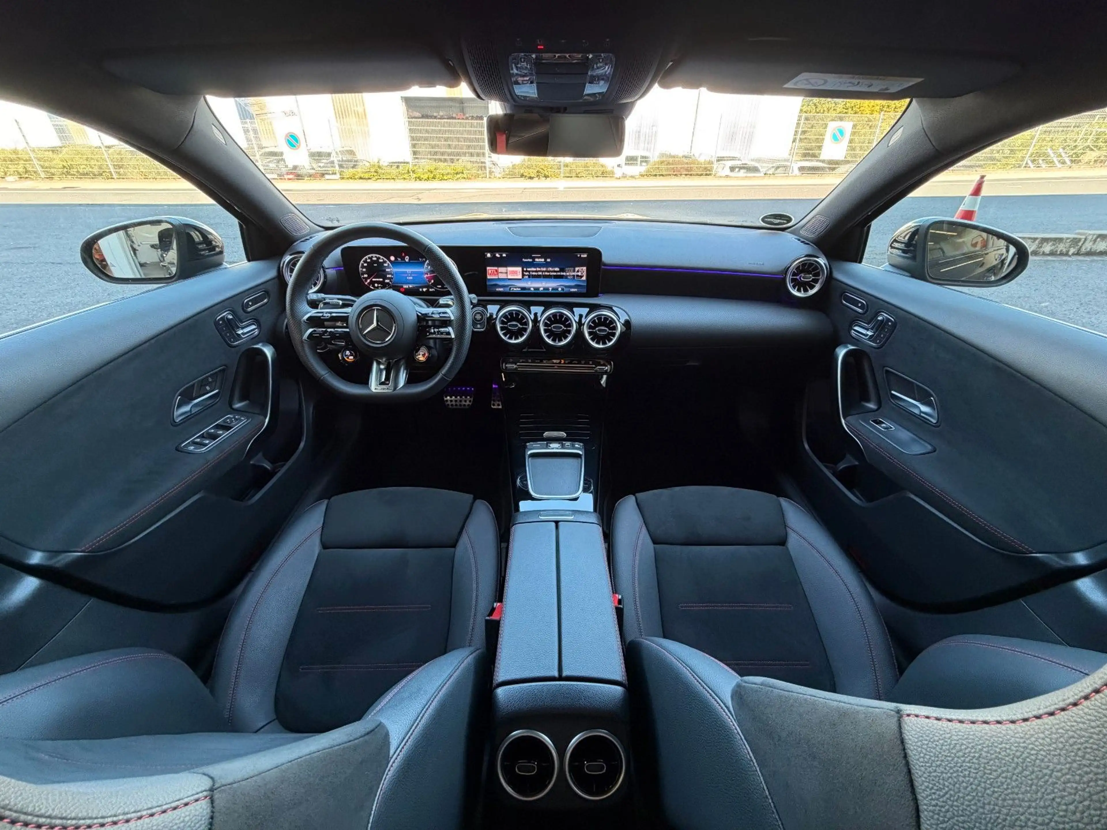 Mercedes-Benz A 35 AMG 4Matic+Aero+StandH+360+MultiB+Memory — photo 15