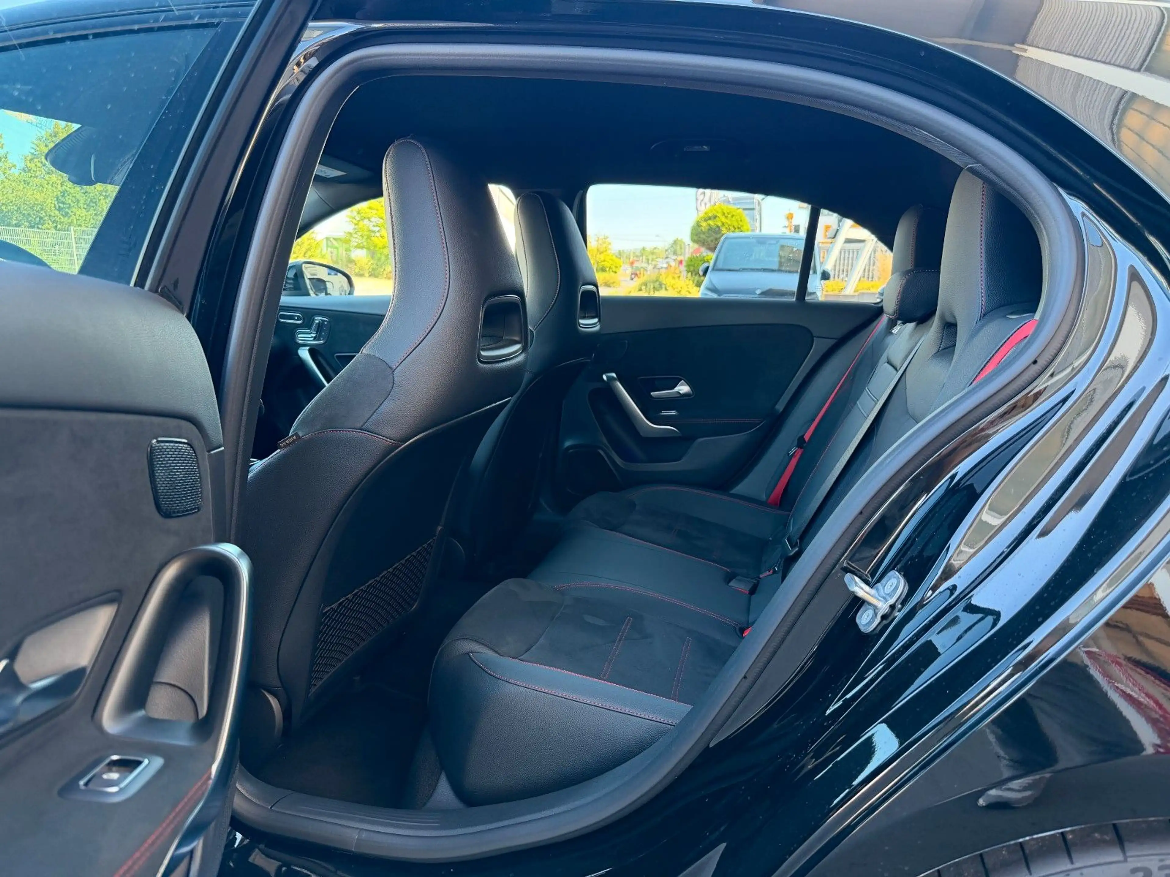 Mercedes-Benz A 35 AMG 4Matic+Aero+StandH+360+MultiB+Memory — photo 10