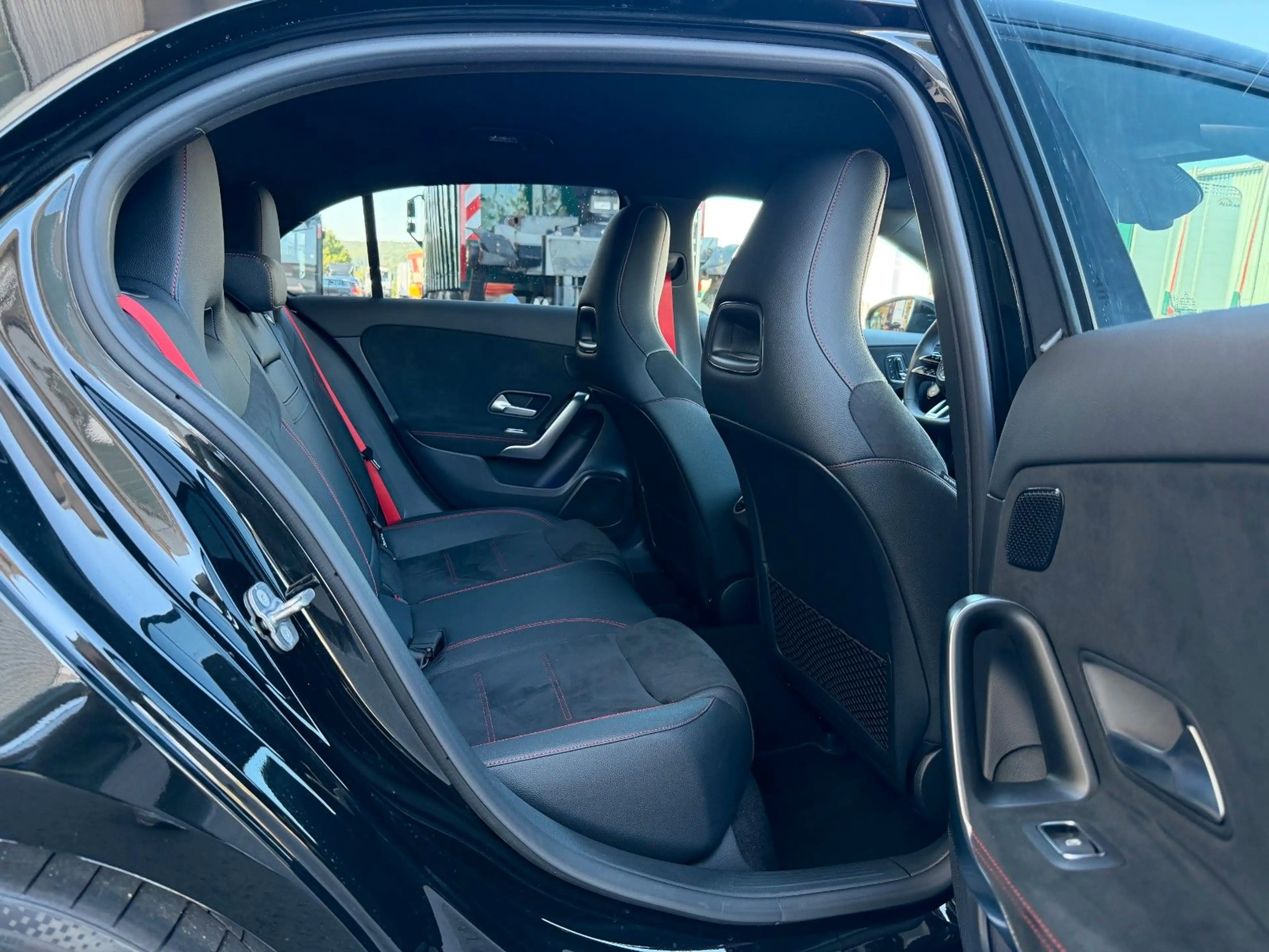 Mercedes-Benz A 35 AMG 4Matic+Aero+StandH+360+MultiB+Memory — photo 7