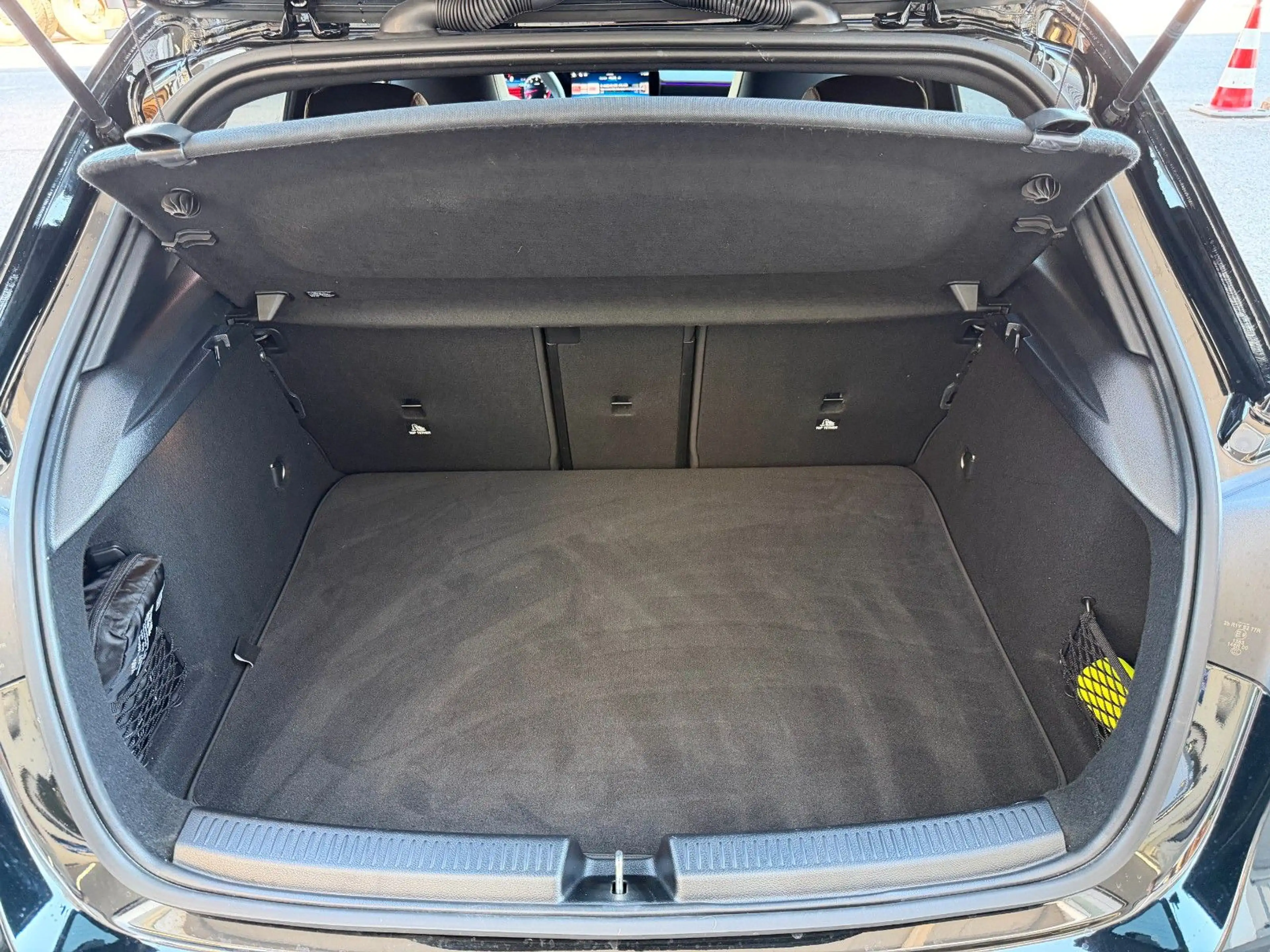 Mercedes-Benz A 35 AMG 4Matic+Aero+StandH+360+MultiB+Memory — photo 8
