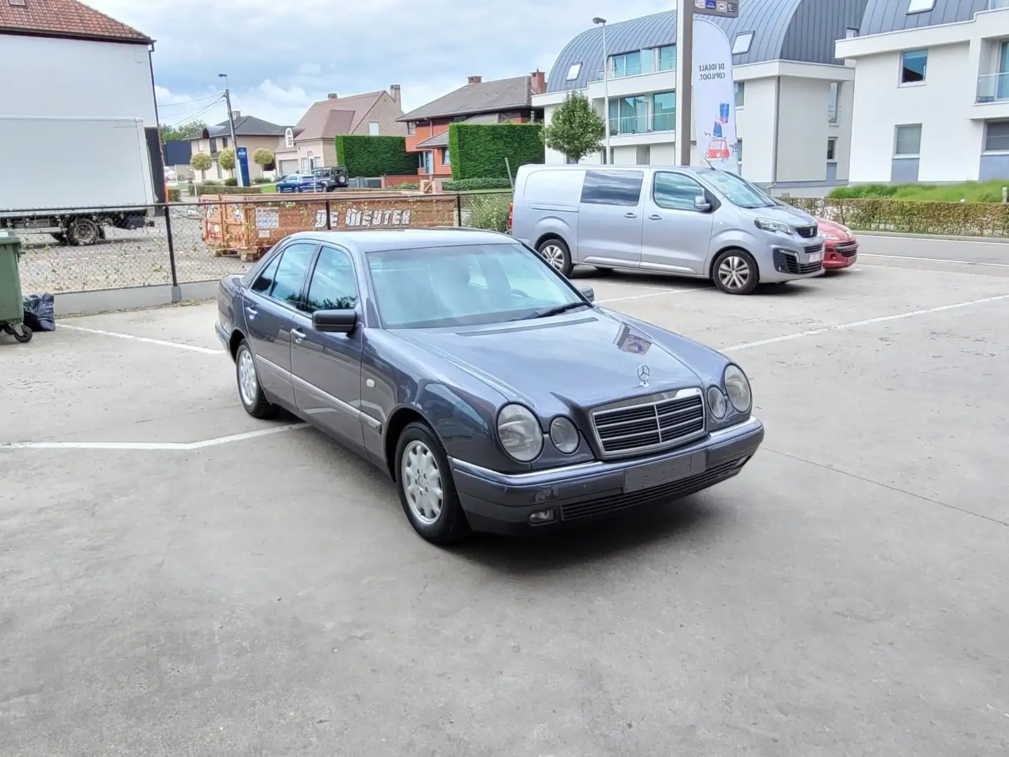 Mercedes-Benz E 230 Elegance Сірий - 2