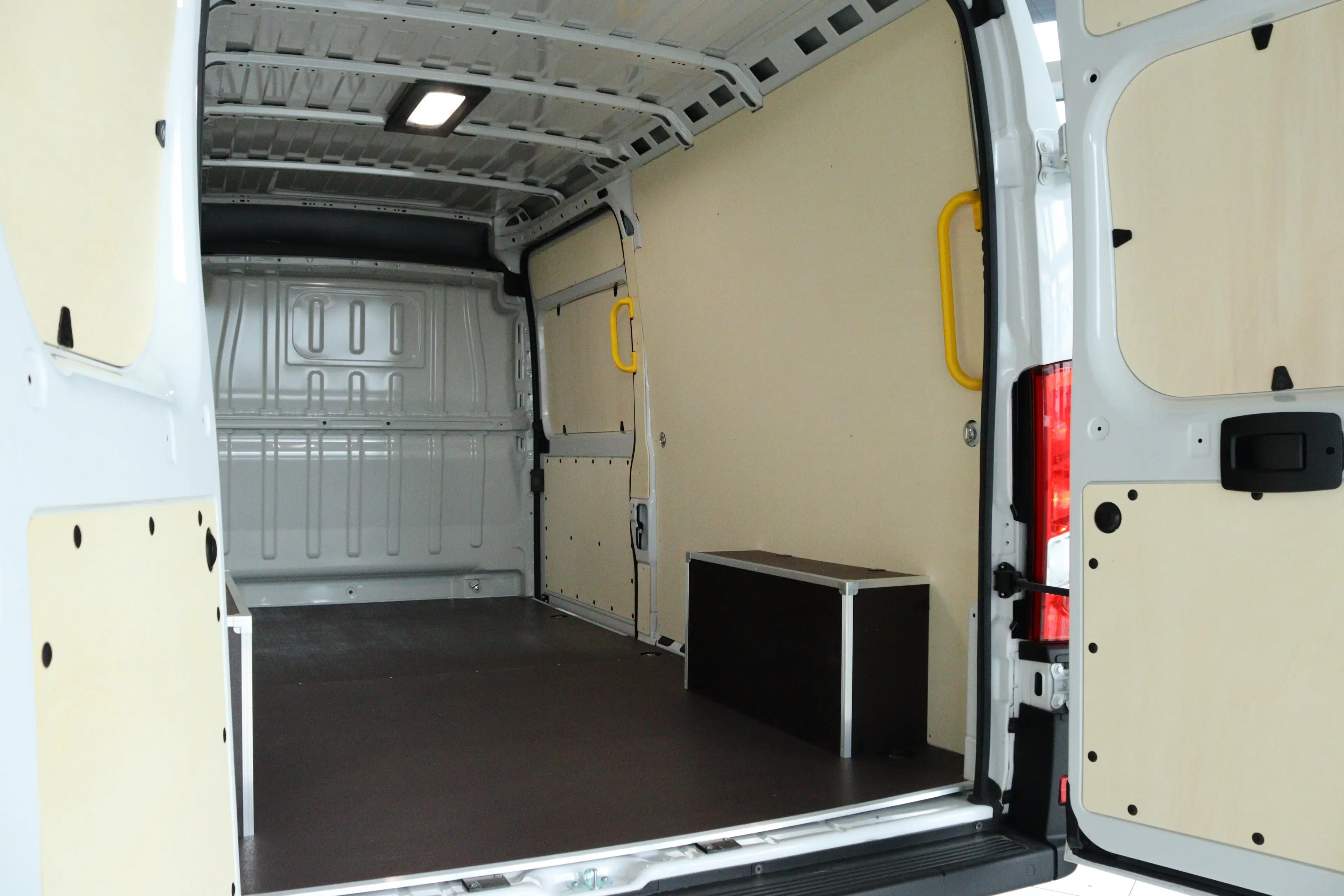 Peugeot Boxer 2.2 BlueHDi 140 S&S L3H2 3.5t | Cruise Control | B — photo 14