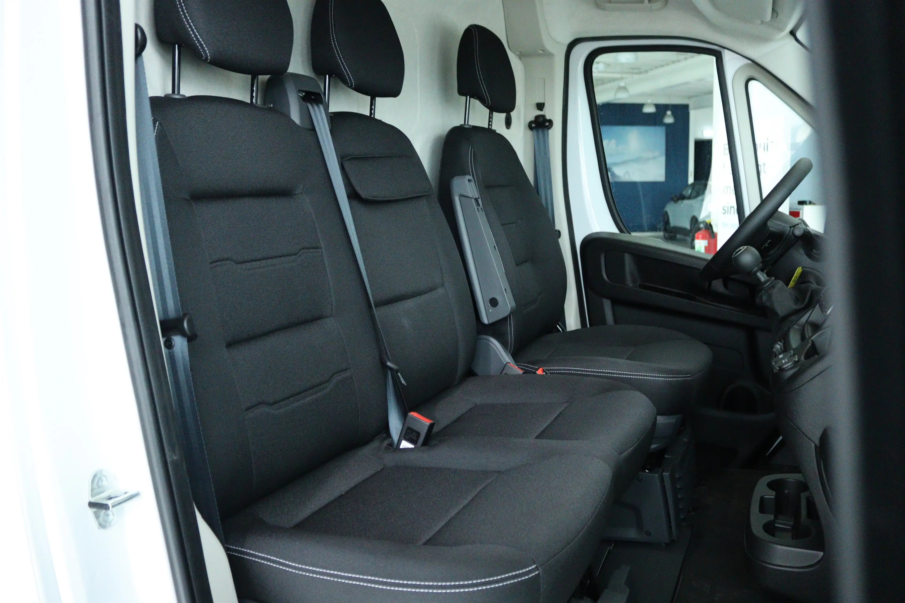 Peugeot Boxer 2.2 BlueHDi 140 S&S L3H2 3.5t | Cruise Control | B — photo 3