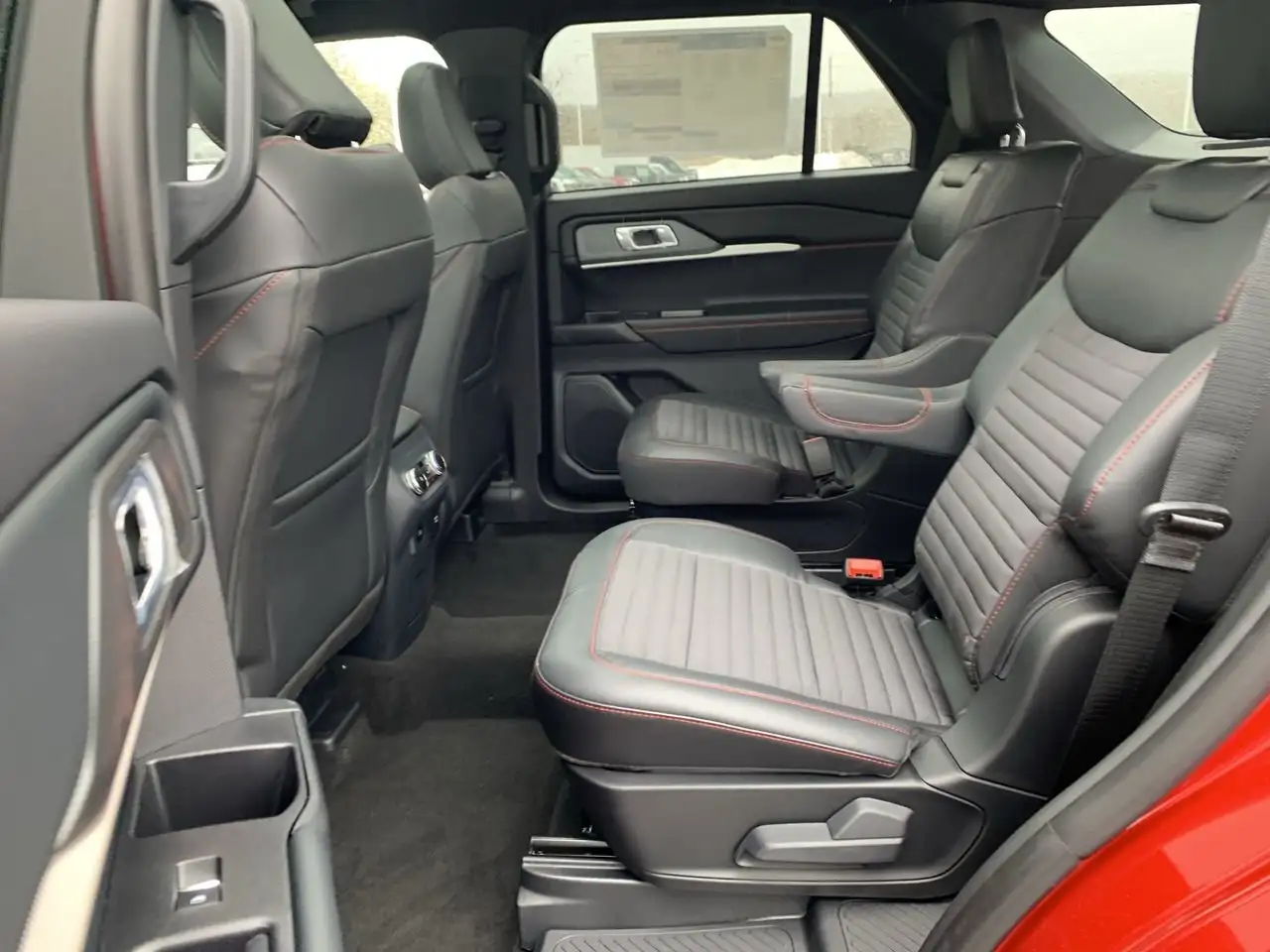 Ford Explorer снимка Ford Explorer