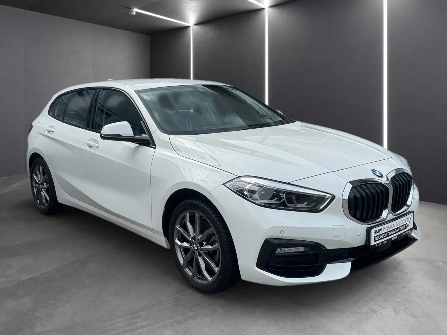 BMW 120 i Sport Line+LIVE COCKPIT PRO+AD.LED+AUTOMATIK Beyaz - 2