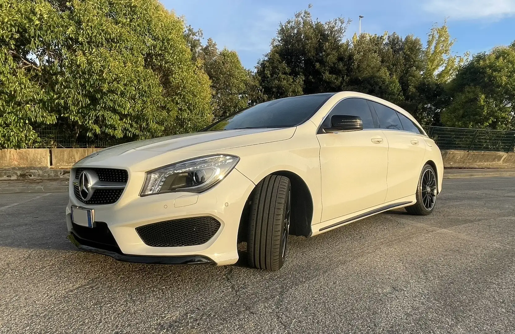 Mercedes-Benz CLA 220 Shooting Brake d (cdi) Premium AMG - 2
