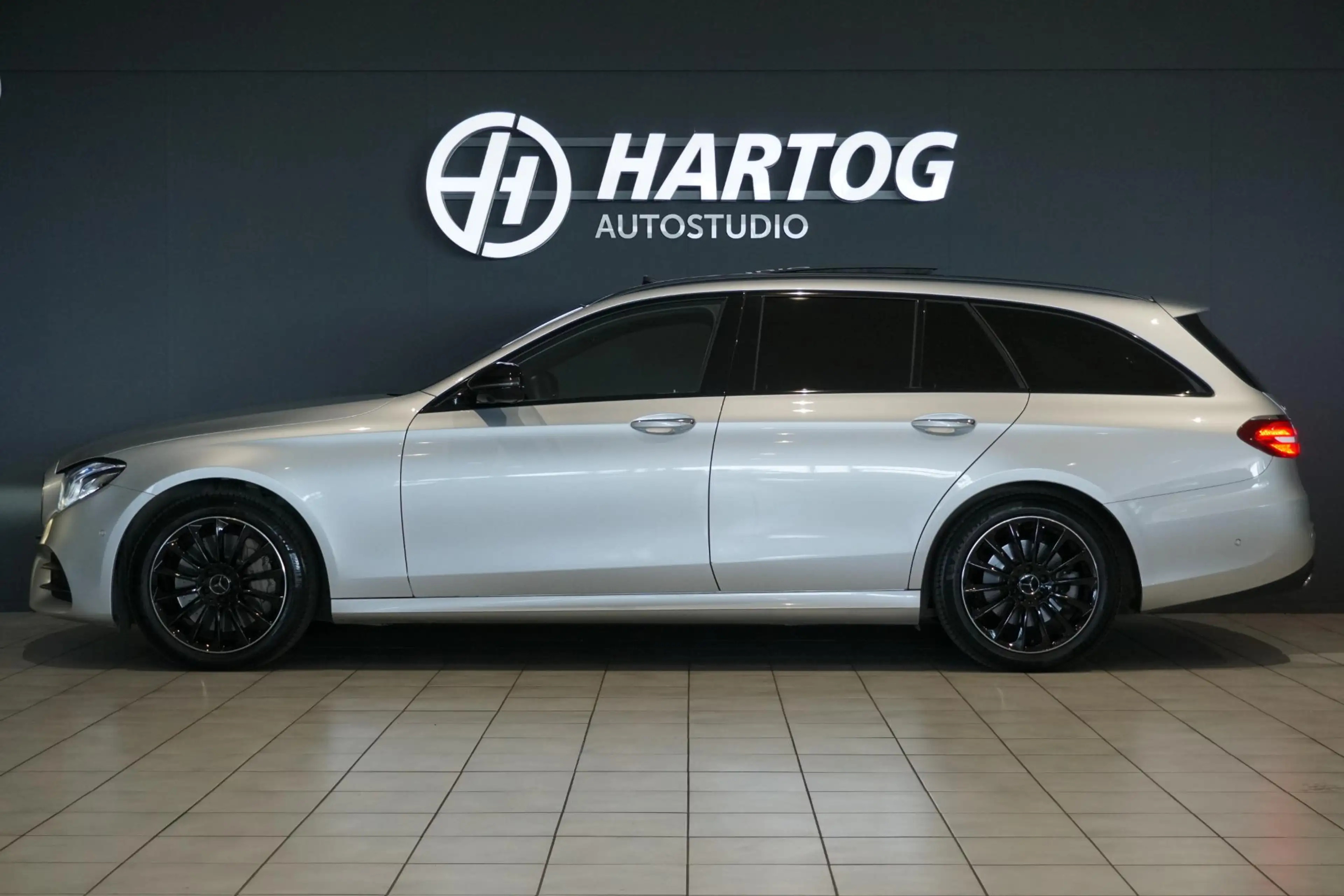 Mercedes-Benz E 400 Estate d 4Matic Premium Plus AMG + PANO / MEMORY / — photo 6