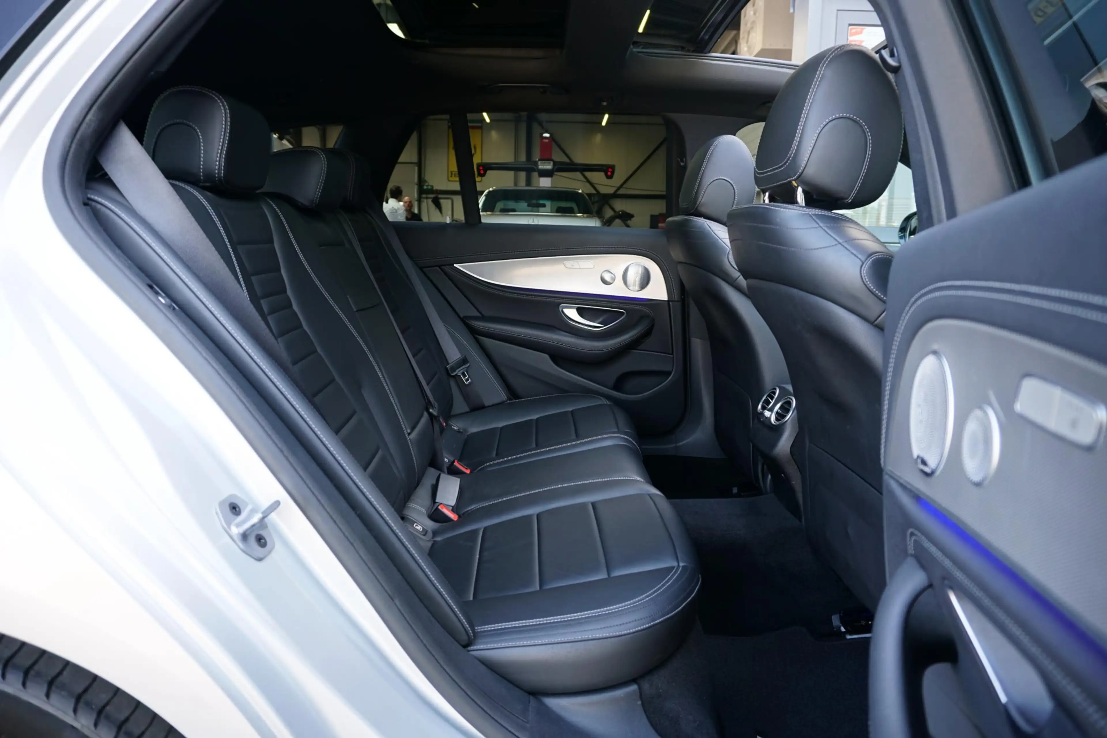 Mercedes-Benz E 400 Estate d 4Matic Premium Plus AMG + PANO / MEMORY / — photo 8
