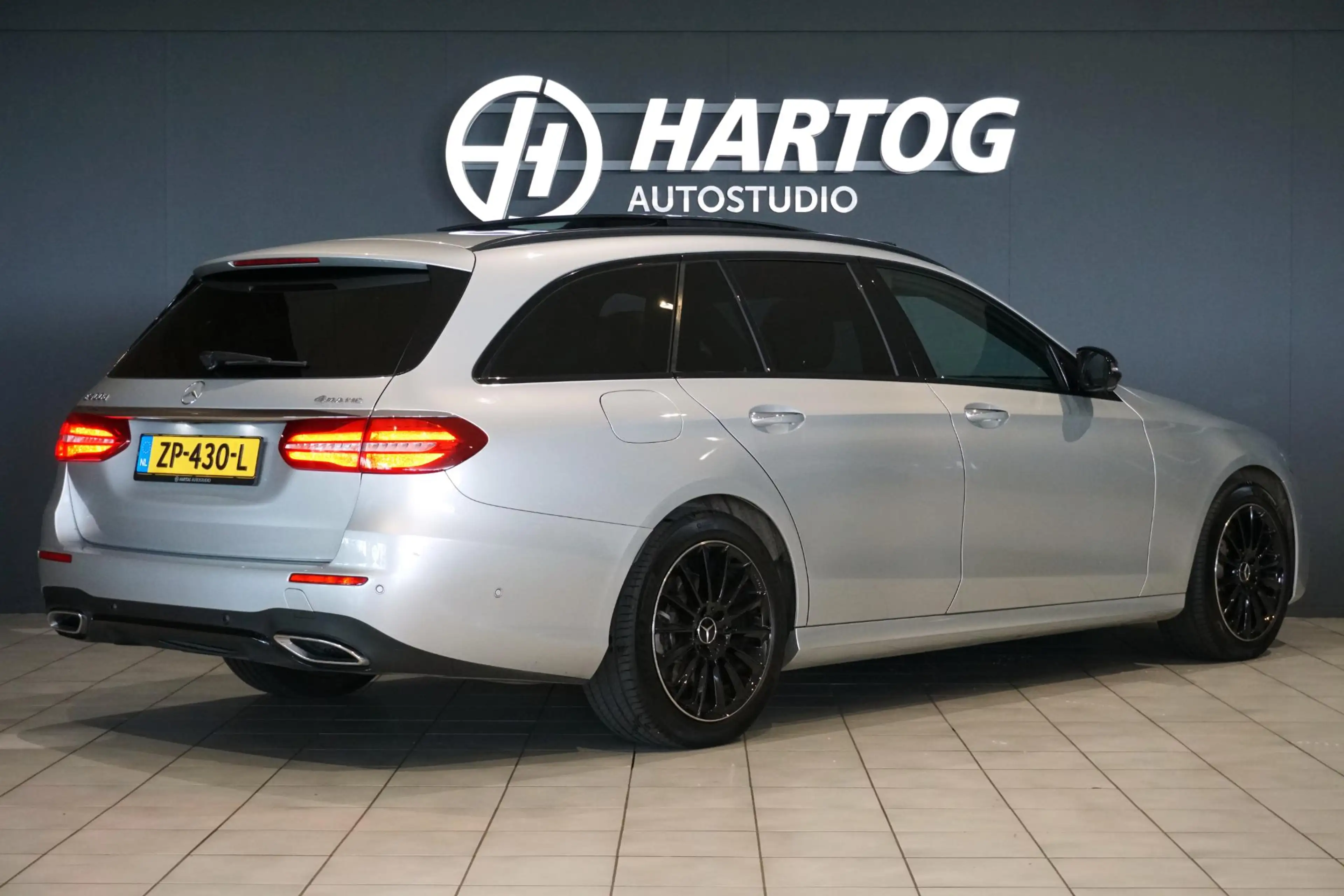 Mercedes-Benz E 400 Estate d 4Matic Premium Plus AMG + PANO / MEMORY / — photo 2