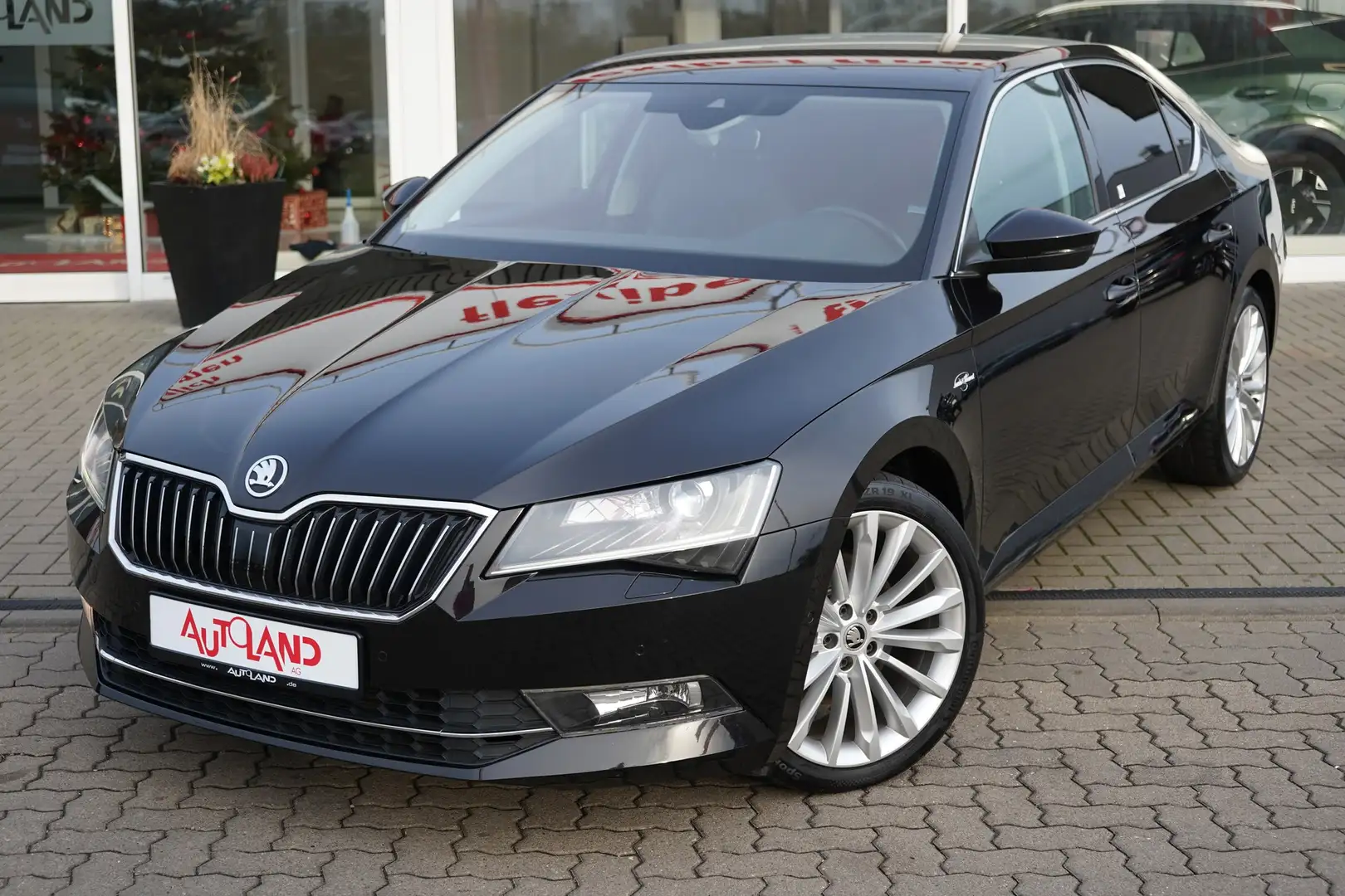 Skoda Superb 2.0 TSI L&K ACC Alcantara Bi-Xenon Kamera Schwarz - 2