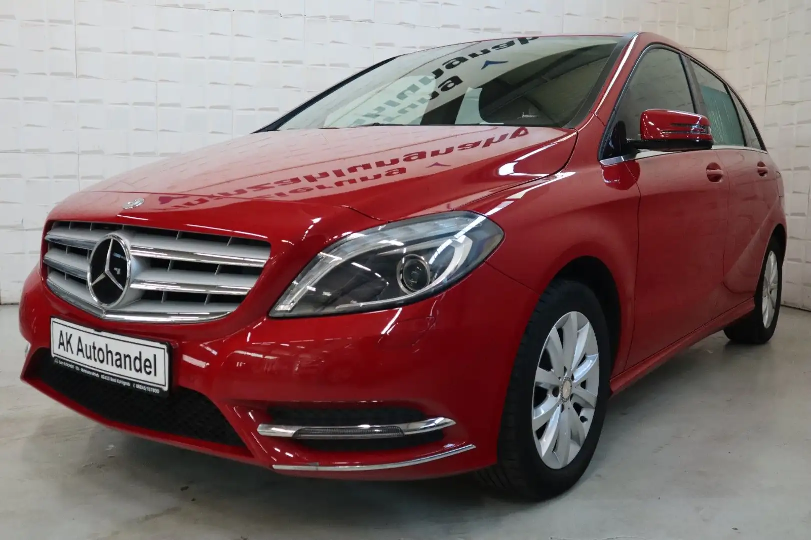 Mercedes-Benz B 200 Automatik Klima Tempomat SHZ PDC Rood - 1