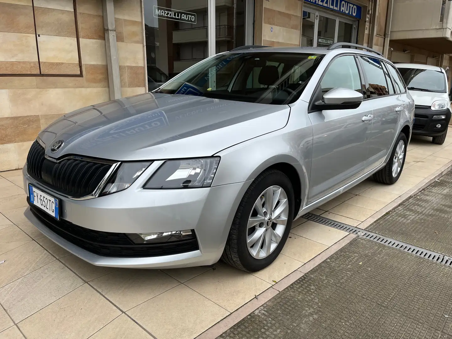 Skoda Octavia Wagon 1.6 tdi Executive 115cv dsg Argento - 1