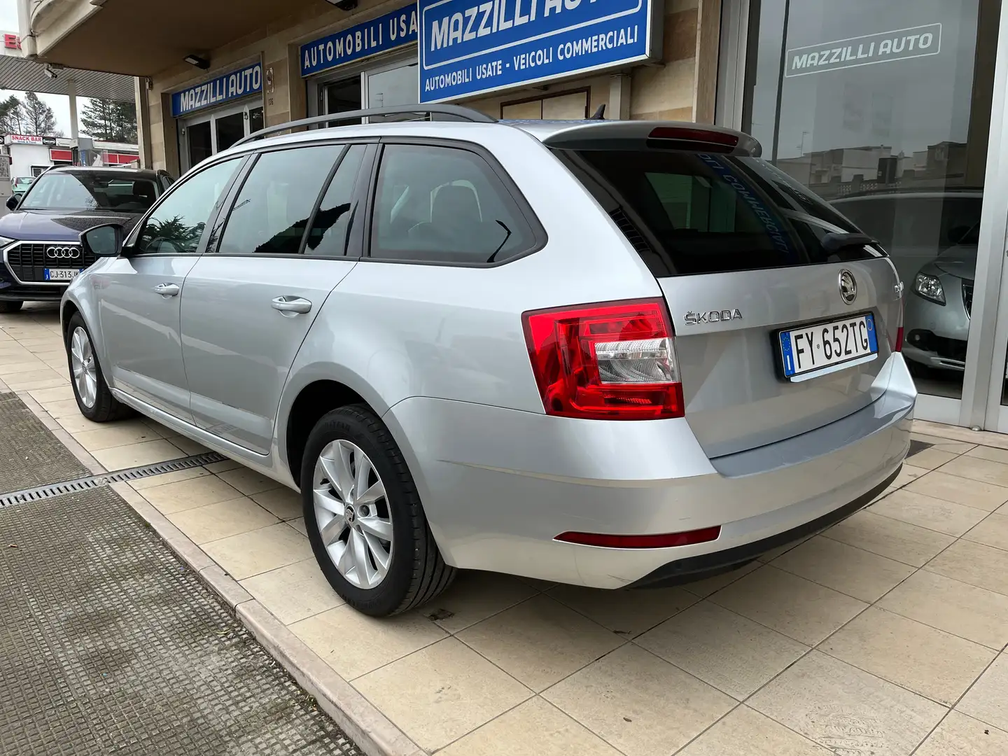 Skoda Octavia Wagon 1.6 tdi Executive 115cv dsg Argento - 2