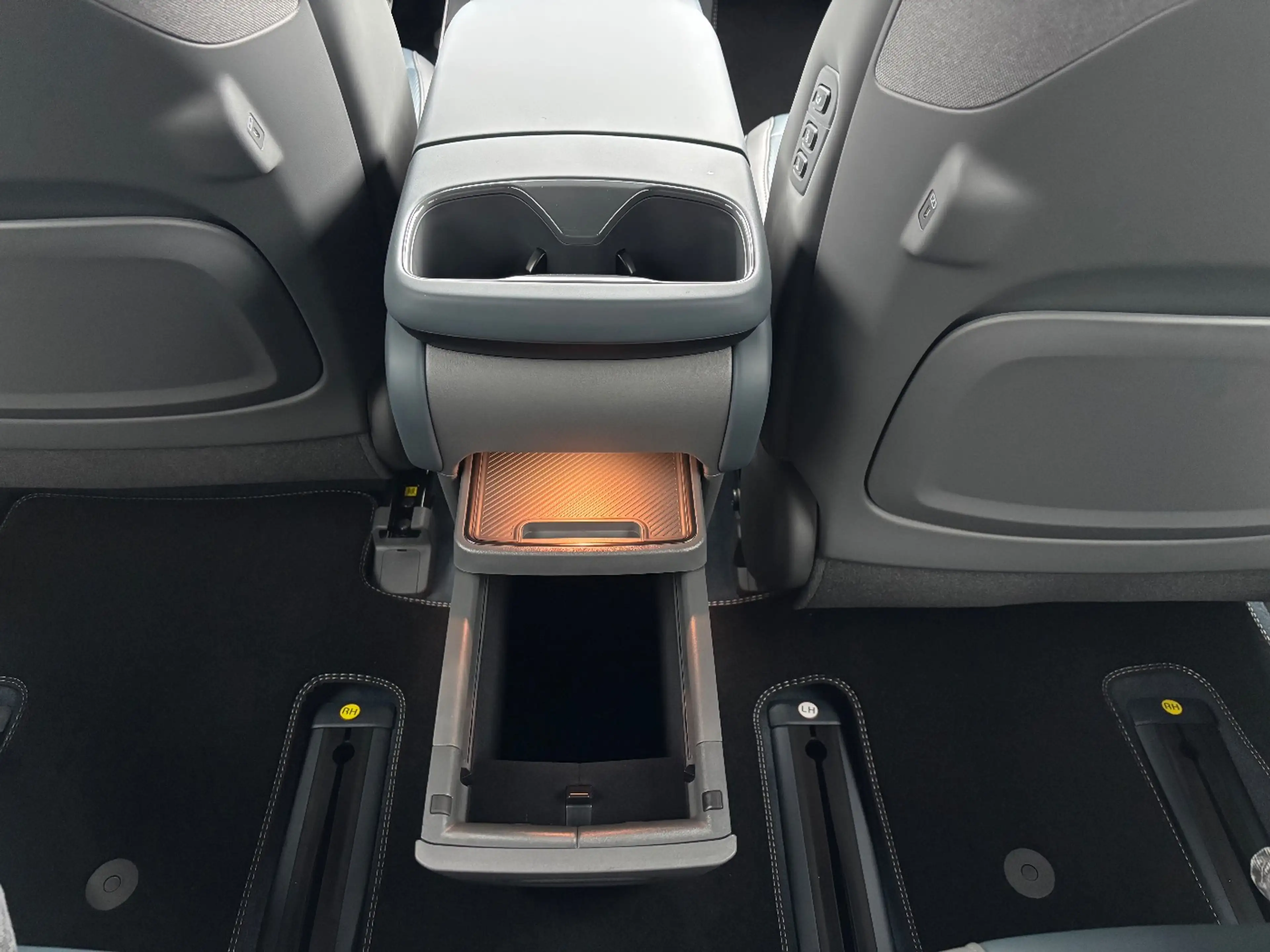 Kia EV9 99,8-kWh AWD GT-line *Panorama*6-Sitzer* — photo 11