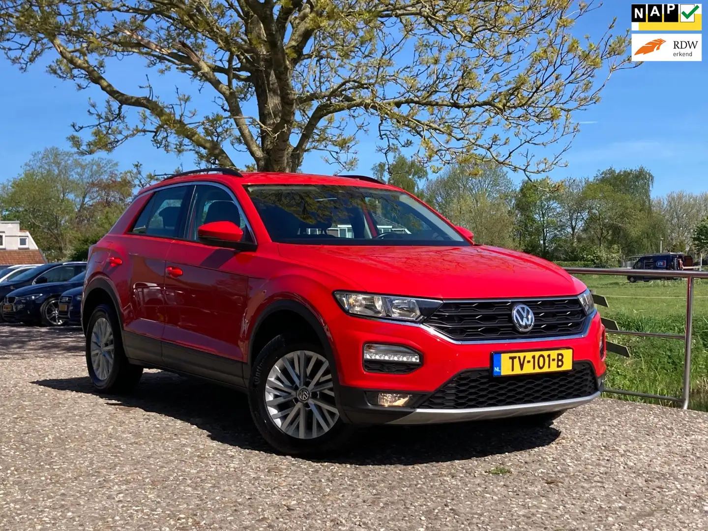Volkswagen T-Roc 1.0 TSI Style | Carplay + PDC + Airco + ACC nu €11 Rood - 1