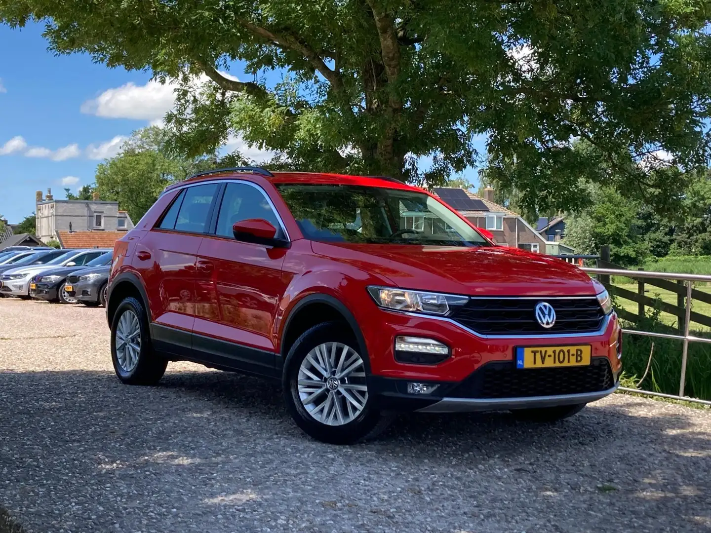 Volkswagen T-Roc 1.0 TSI Style | Carplay + PDC + Airco + ACC nu €11 Rouge - 1