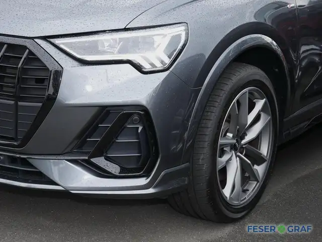 Audi Q3 view 11