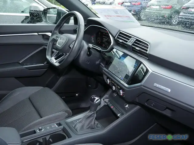 Audi Q3 view 4