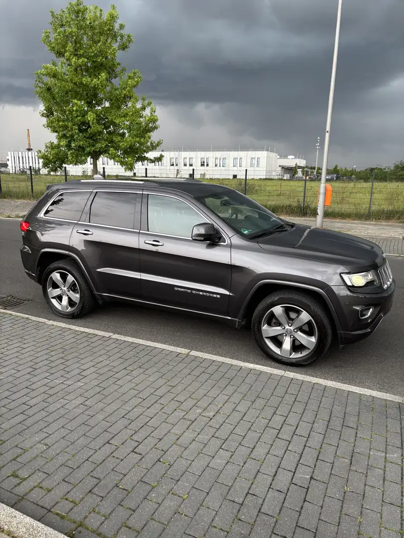 Jeep Grand Cherokee 3.0 CRD Overland Grau - 2