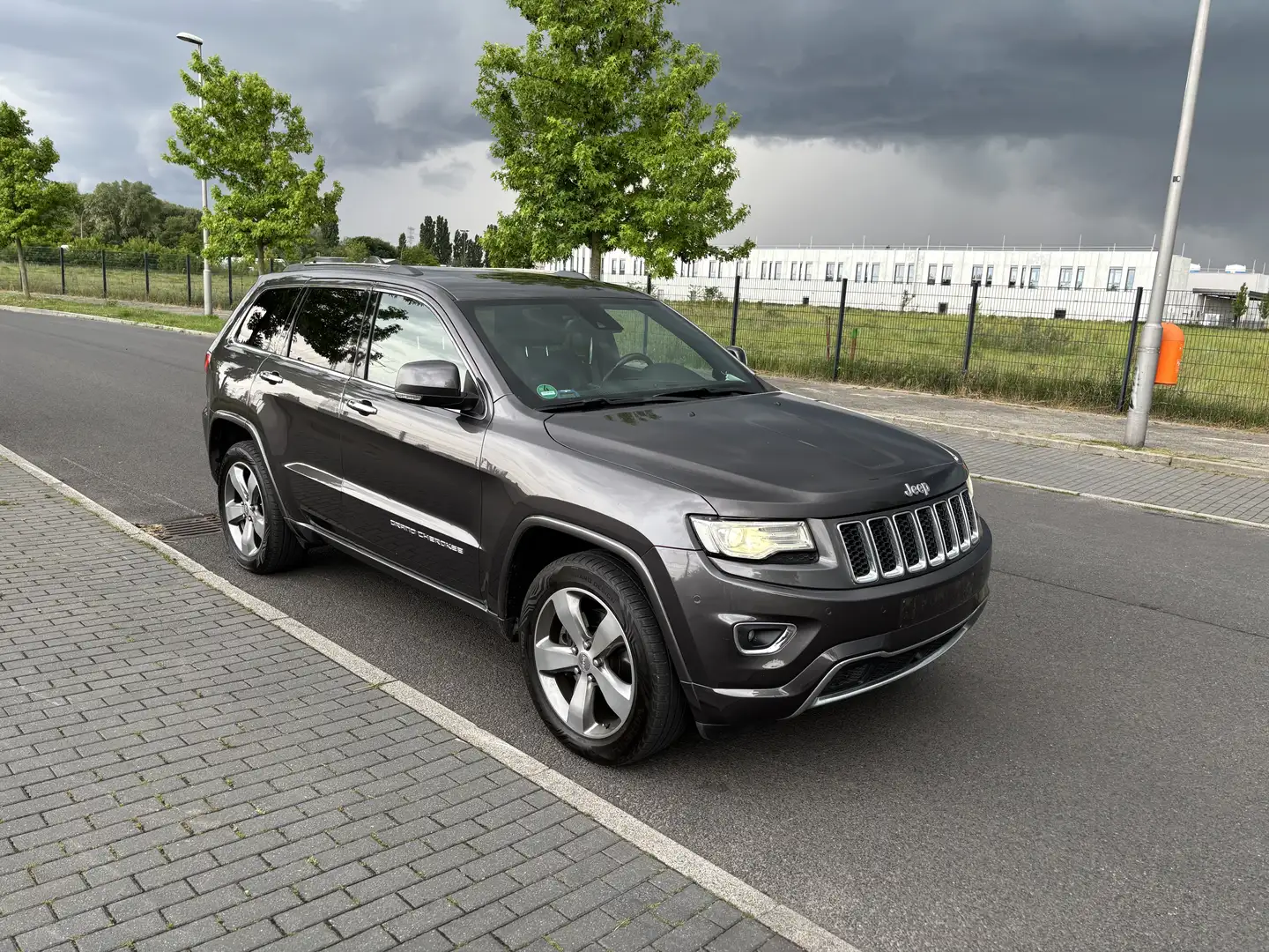 Jeep Grand Cherokee 3.0 CRD Overland Grau - 1