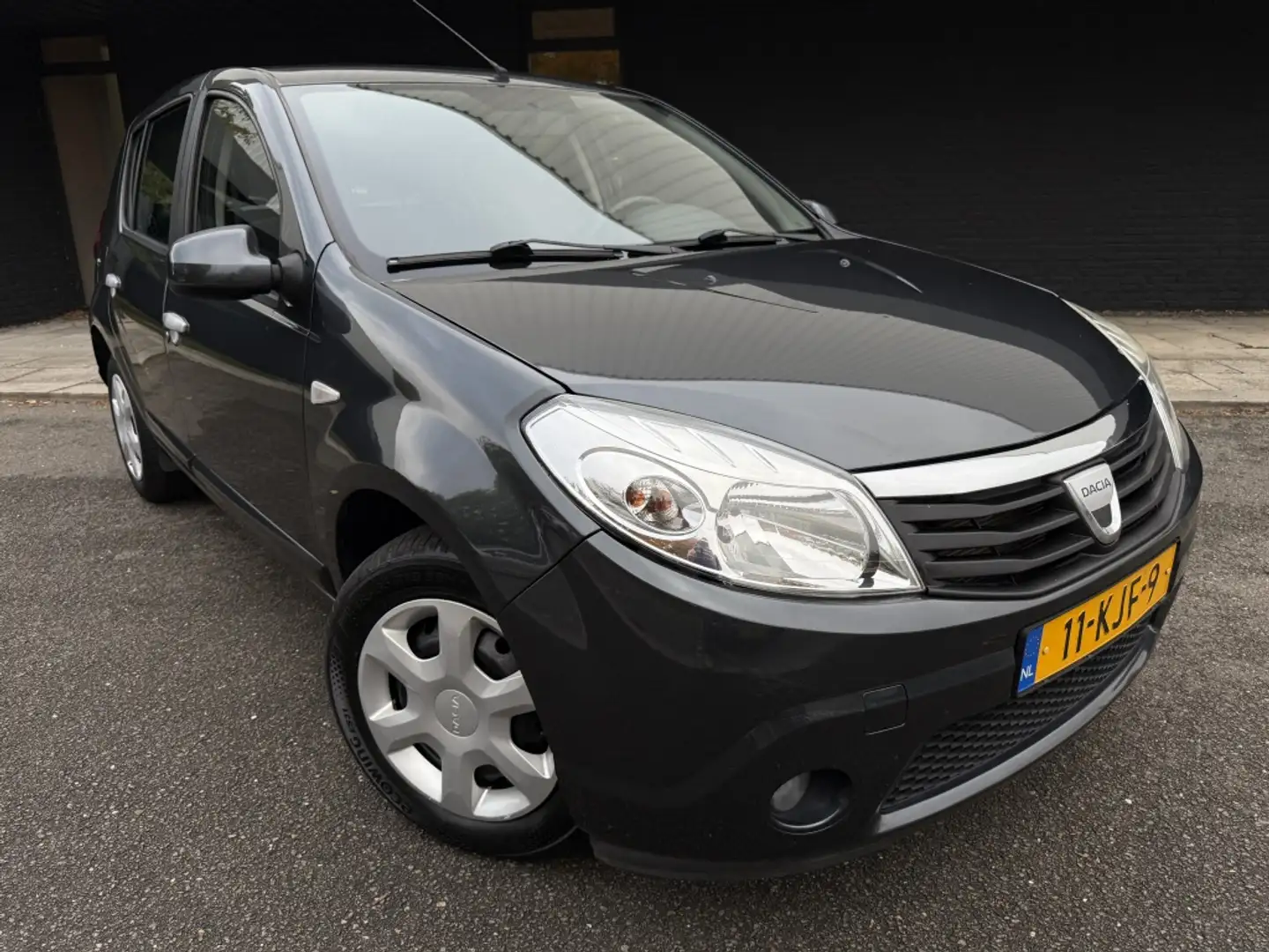 Dacia Sandero 1.2 Lauréate Grau - 1