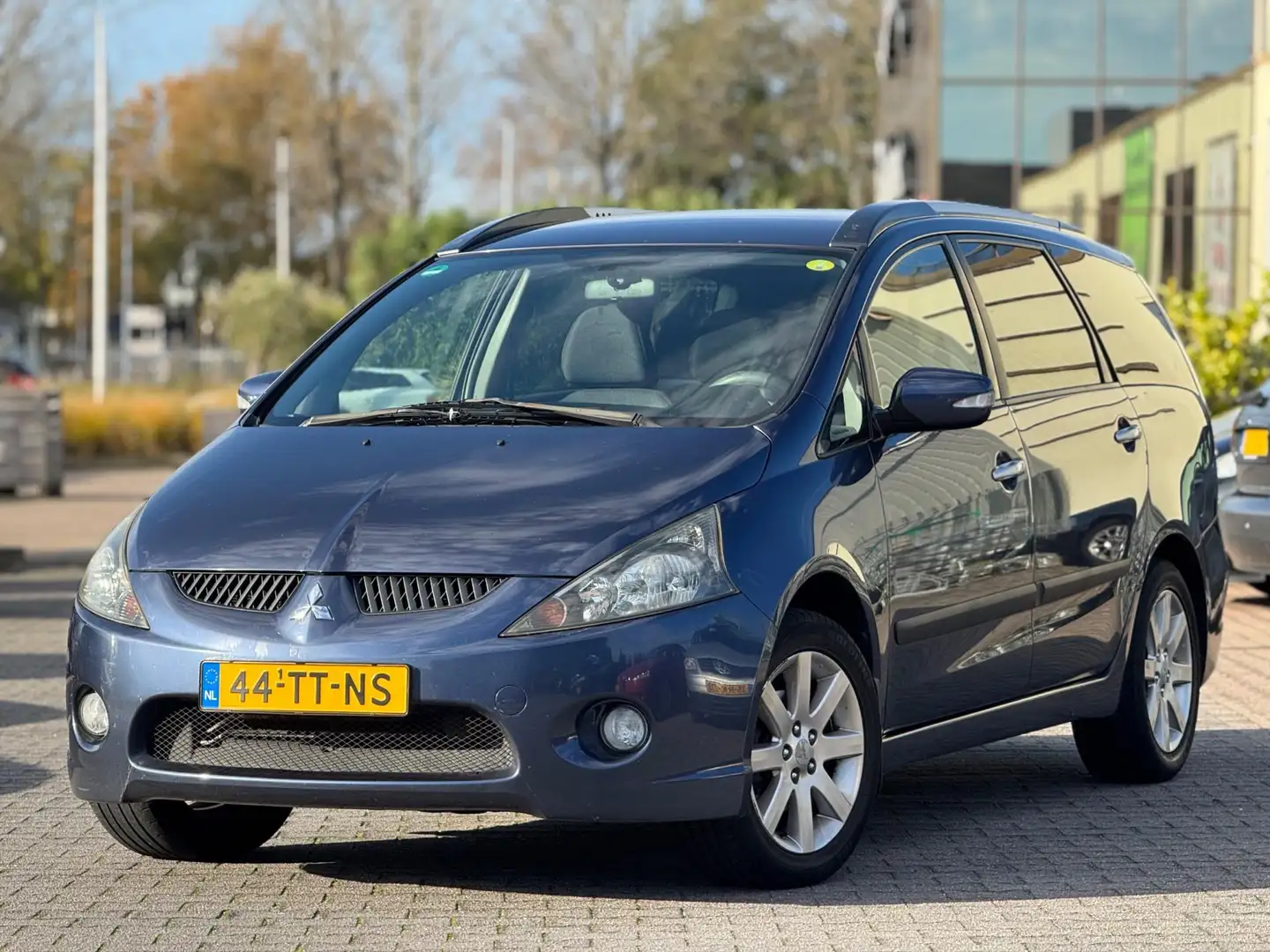 Mitsubishi Grandis 2.4-16V InSport | Automaat | 7-Persoons | Parkeers Bleu - 1