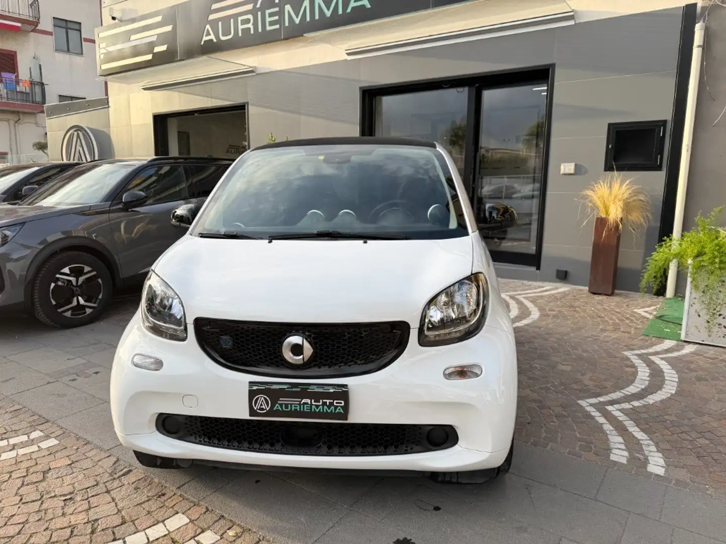 smart forTwo EQ PASSION NAVI+CERCHI 16 KM 21500 Blanc - 2