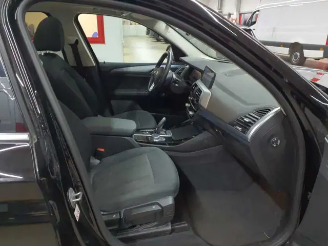 BMW X3 view 13