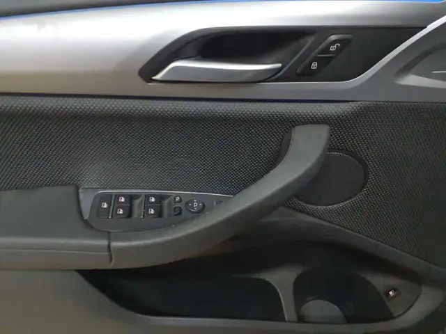 BMW X3 view 4