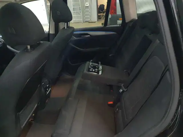 BMW X3 view 8