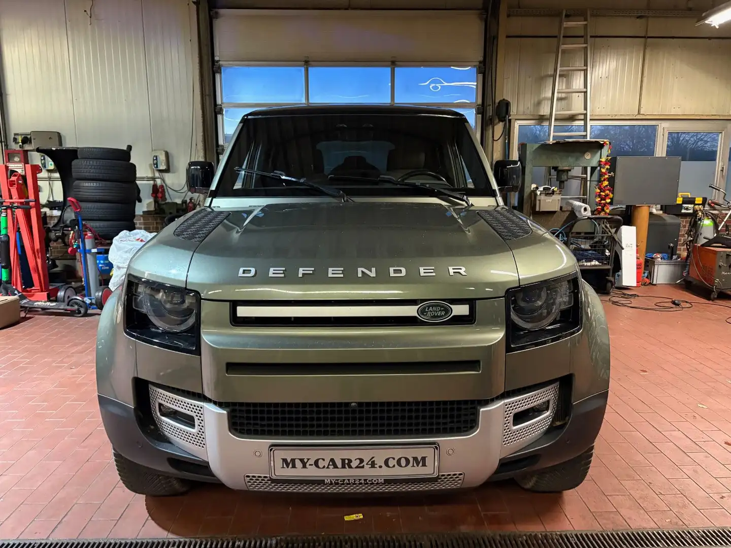 Land Rover Defender 110 NEUZUGANG in 2026 Grün - 2