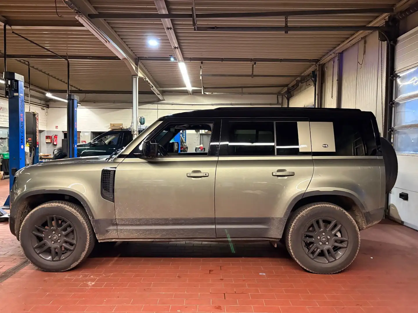 Land Rover Defender 110 NEUZUGANG in 2026 Grün - 1