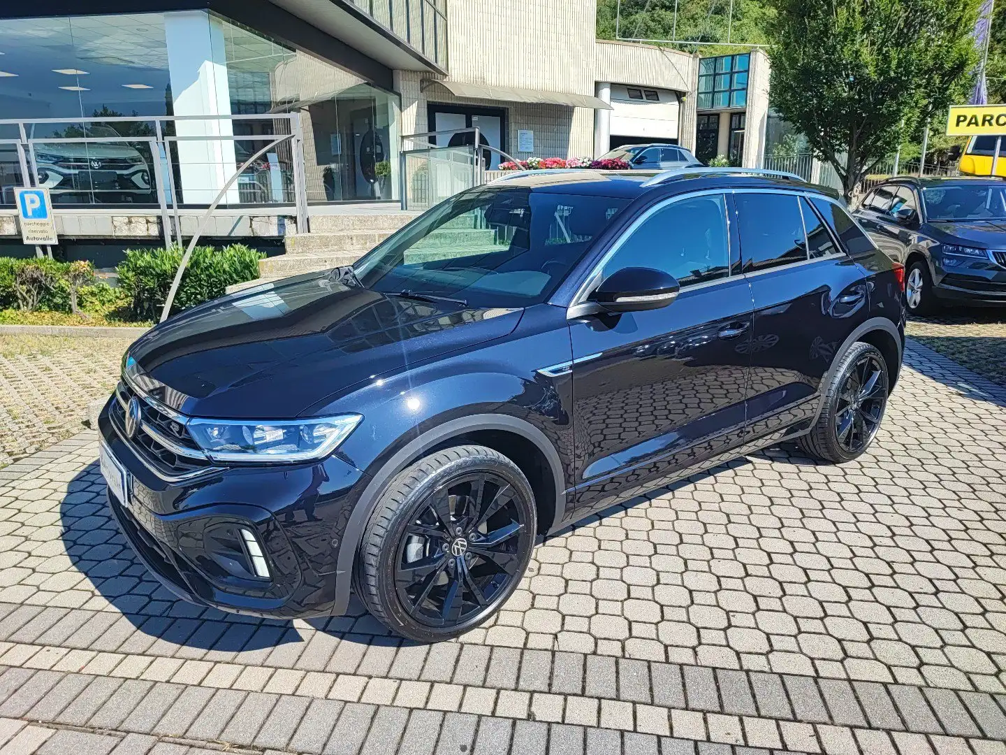 Volkswagen T-Roc 2.0 TDI SCR 150 CV DSG 4MOTION R-Line Nero - 2