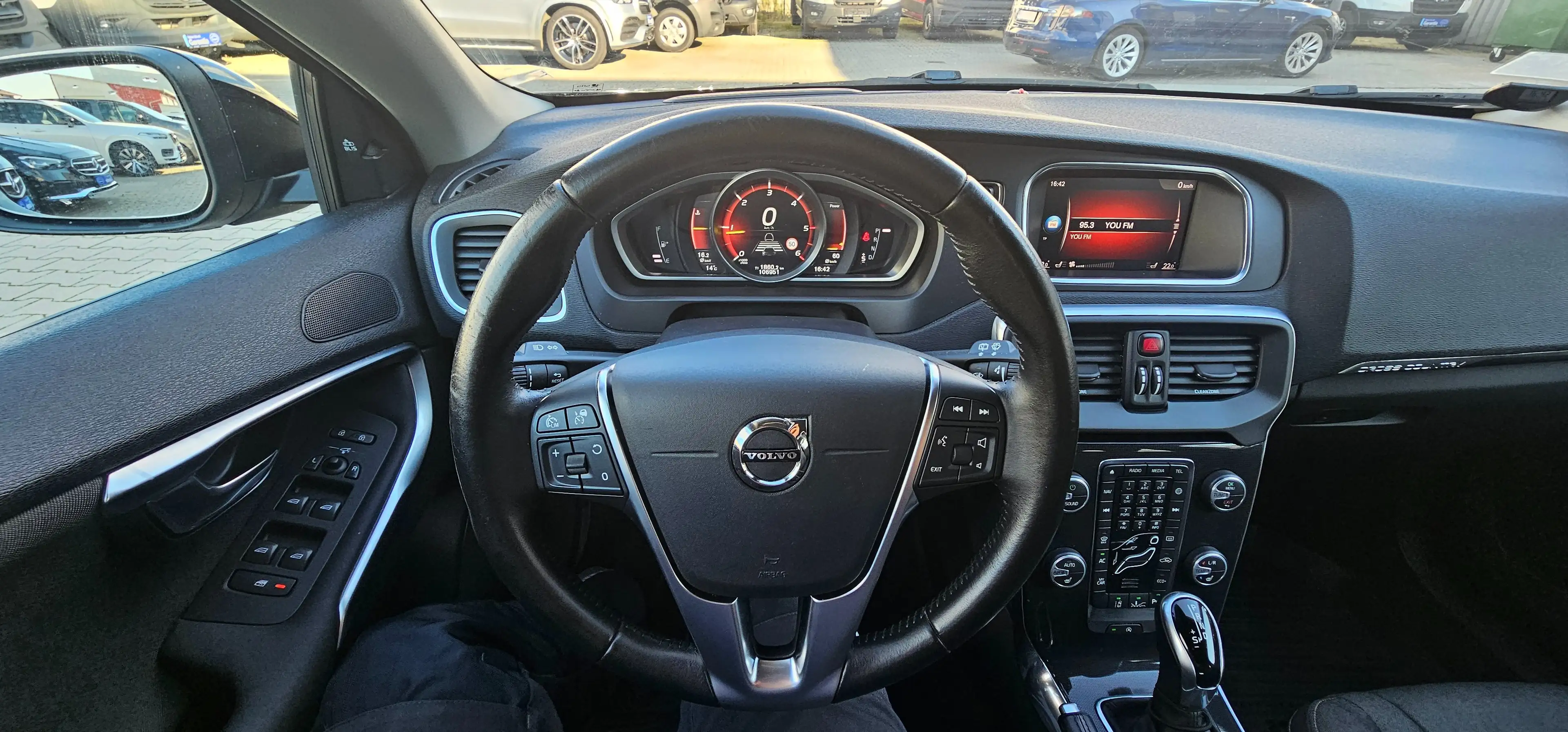 Volvo V40 Cross Country Momentum NAVI*KAMERA*ACC*LED*AHK — photo 10