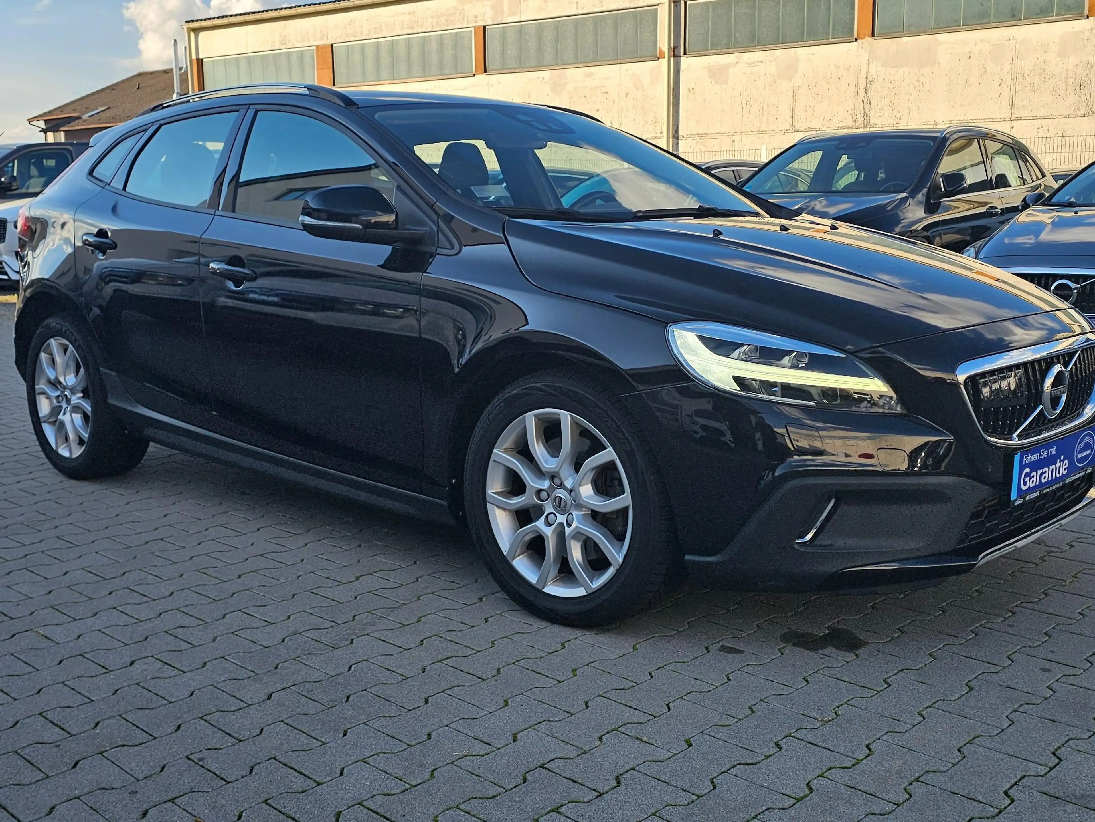 Volvo V40 Cross Country Momentum NAVI*KAMERA*ACC*LED*AHK