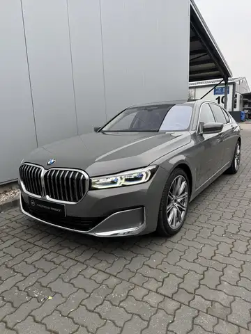 BMW 750 i xDrive *Massage*B&W Sound*Glasdach*SoftClose