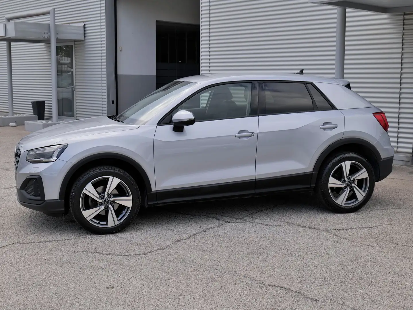 Audi Q2 1.5 (35) Tfsi 150cv S-tronic Admired Matrix Led Grau - 2