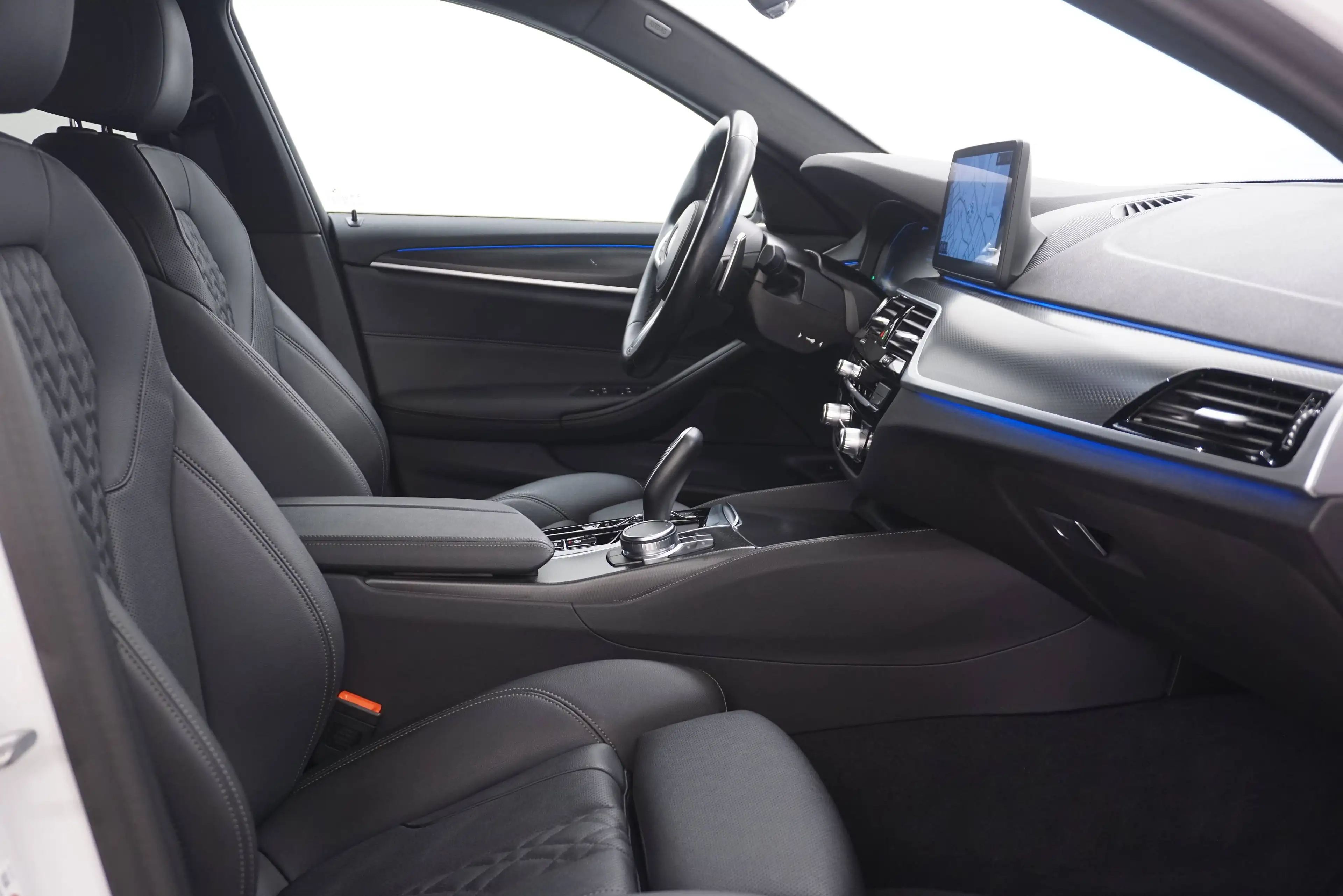 BMW 530 e xDrive M Sport // Anhängervorr. // ACC // Panoramad. // — photo 21