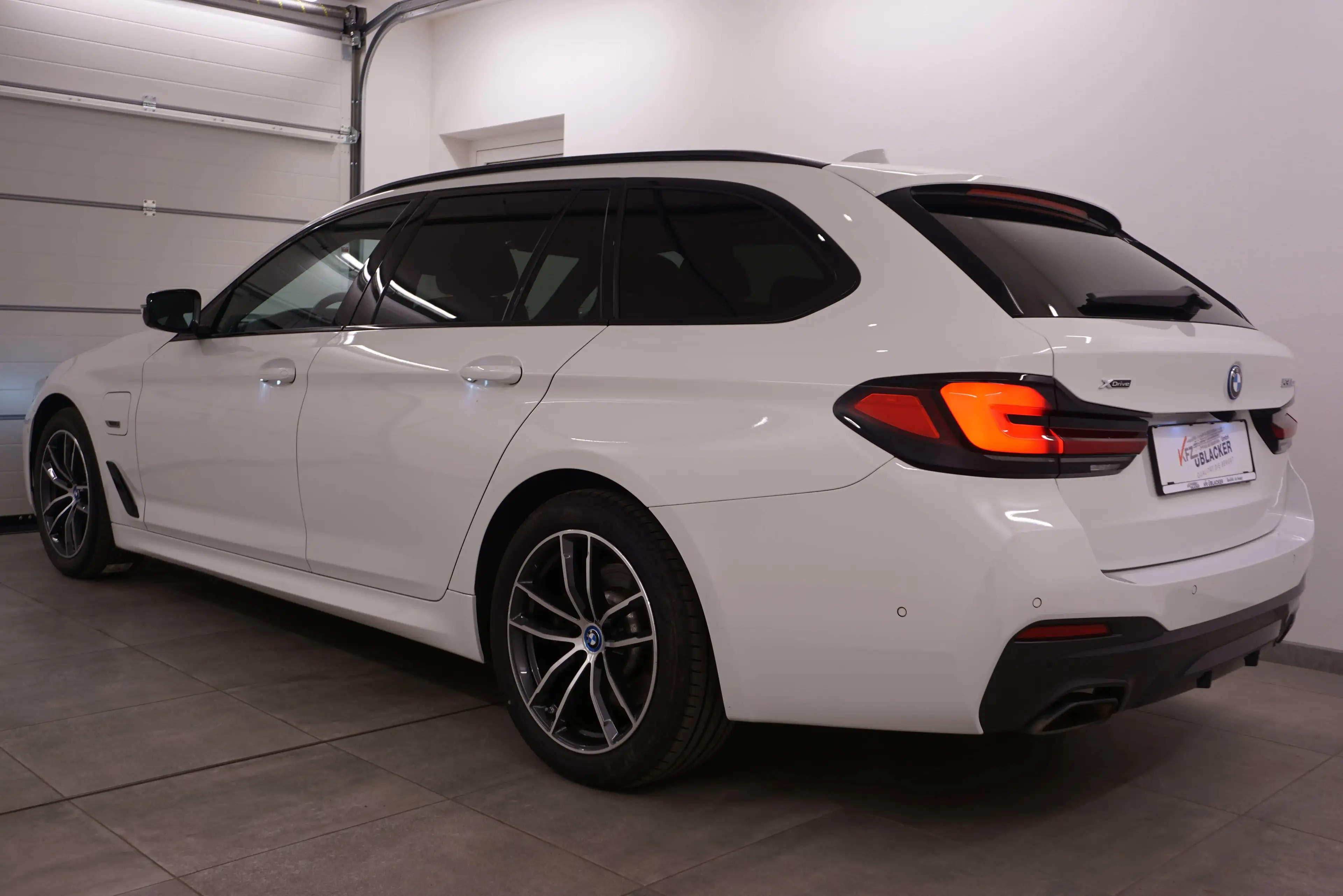 BMW 530 e xDrive M Sport // Anhängervorr. // ACC // Panoramad. // — photo 4