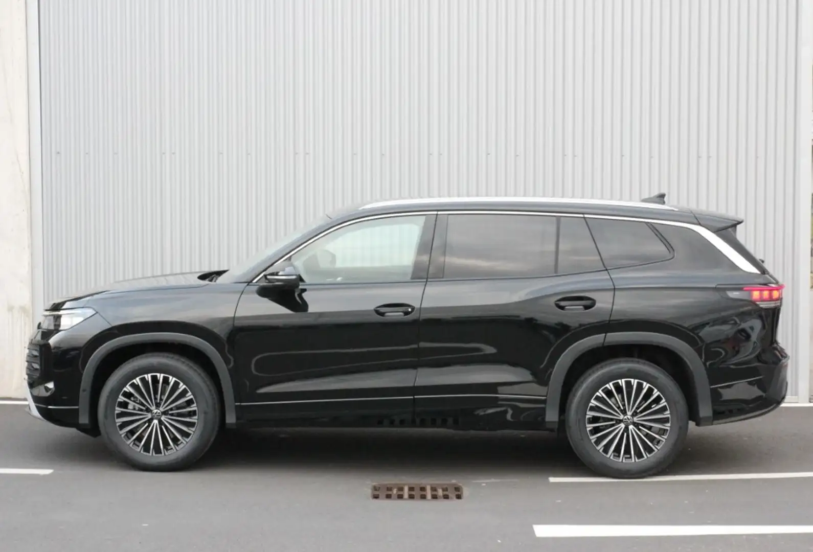 Volkswagen Tayron Friends eTSI DSG Schwarz - 2