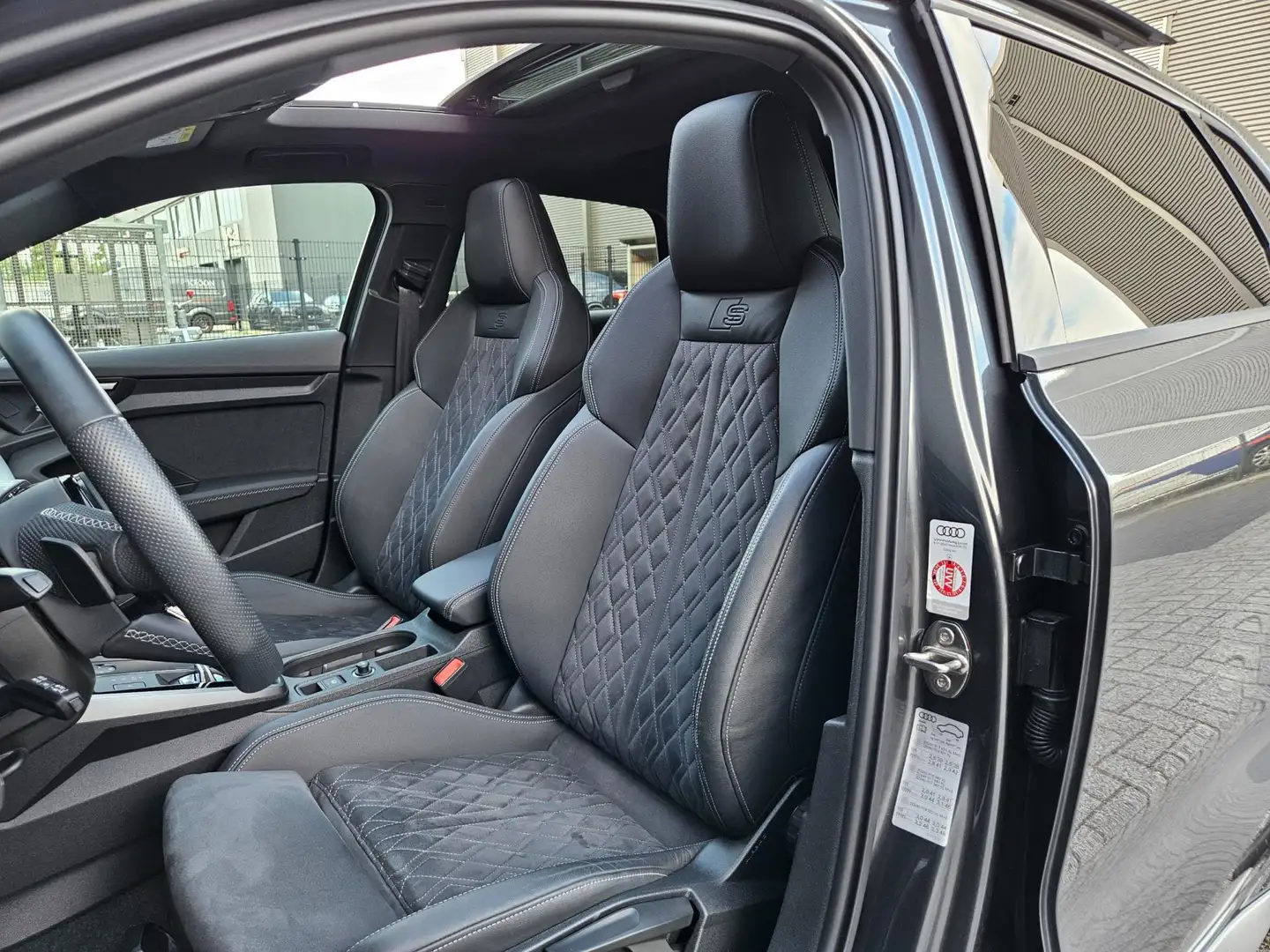 Audi A3 Sportback 40 TFSI e 3x S line Panodak Rs stoelen M Gris - 2