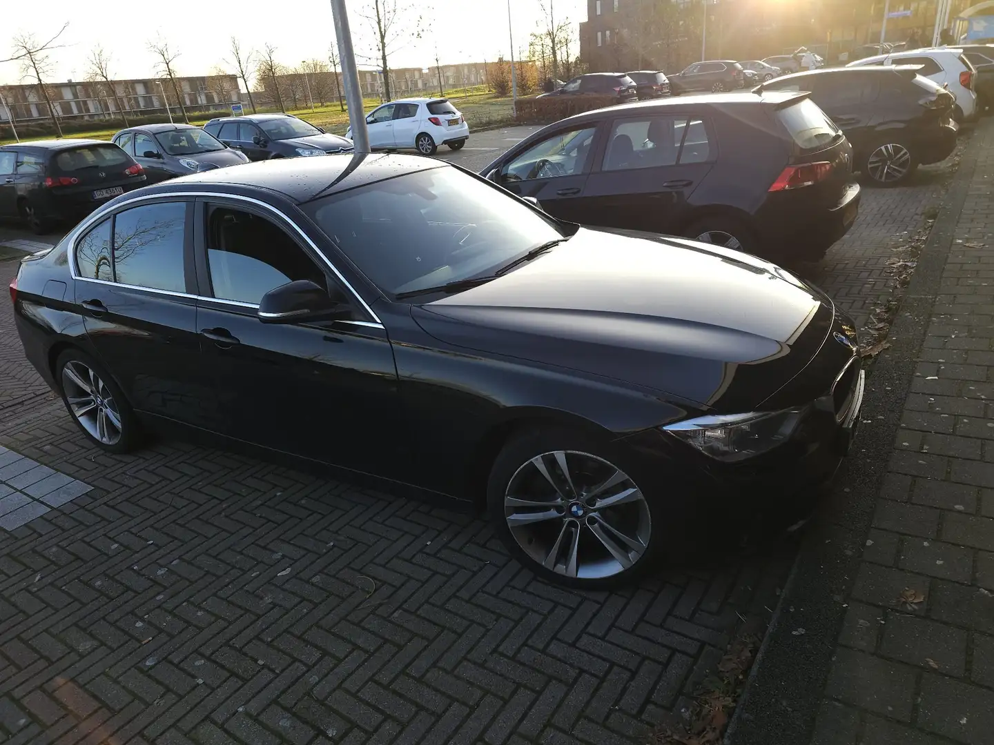 BMW 316 316d High Executive Zwart - 1
