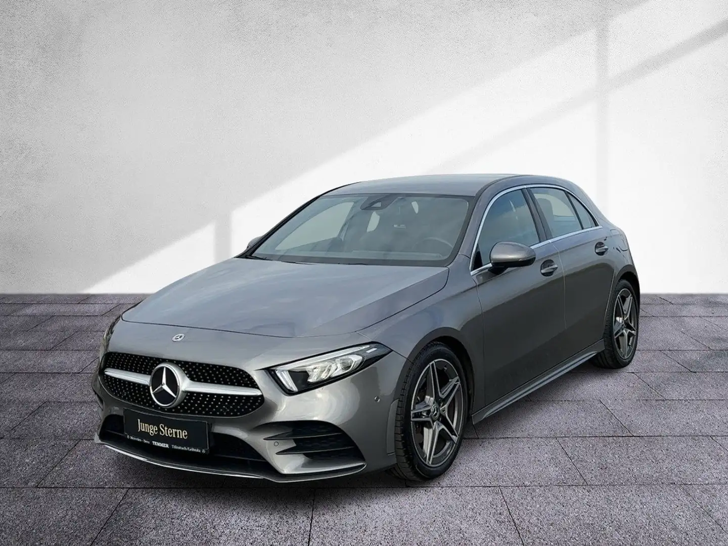 Mercedes-Benz A 200 4MATIC AMG-Line LED RKam Navi Shz Tempomat Grau - 2
