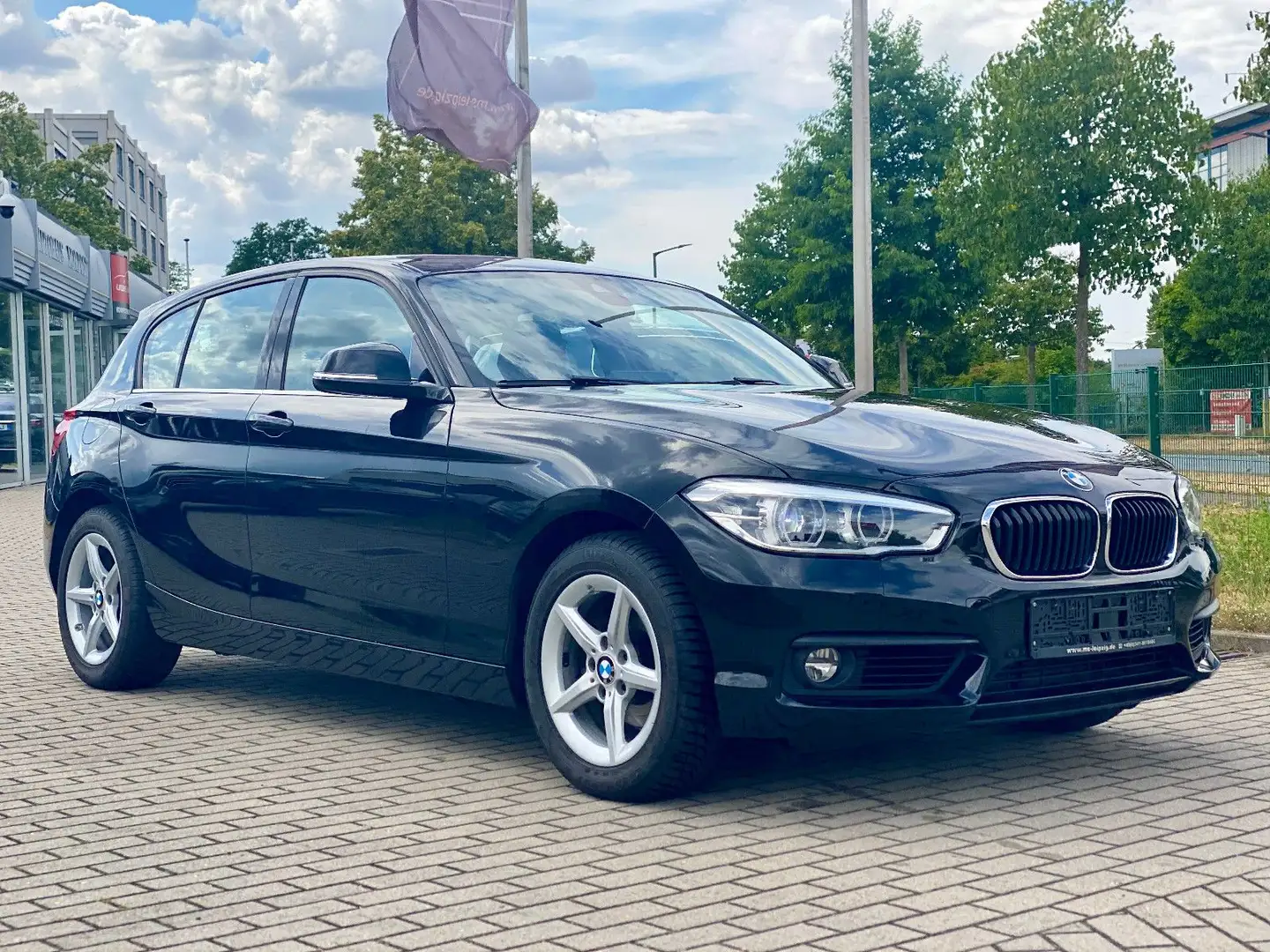 BMW 118 d Advantage Aut Klima Navi Alu LED PDC Schwarz - 2