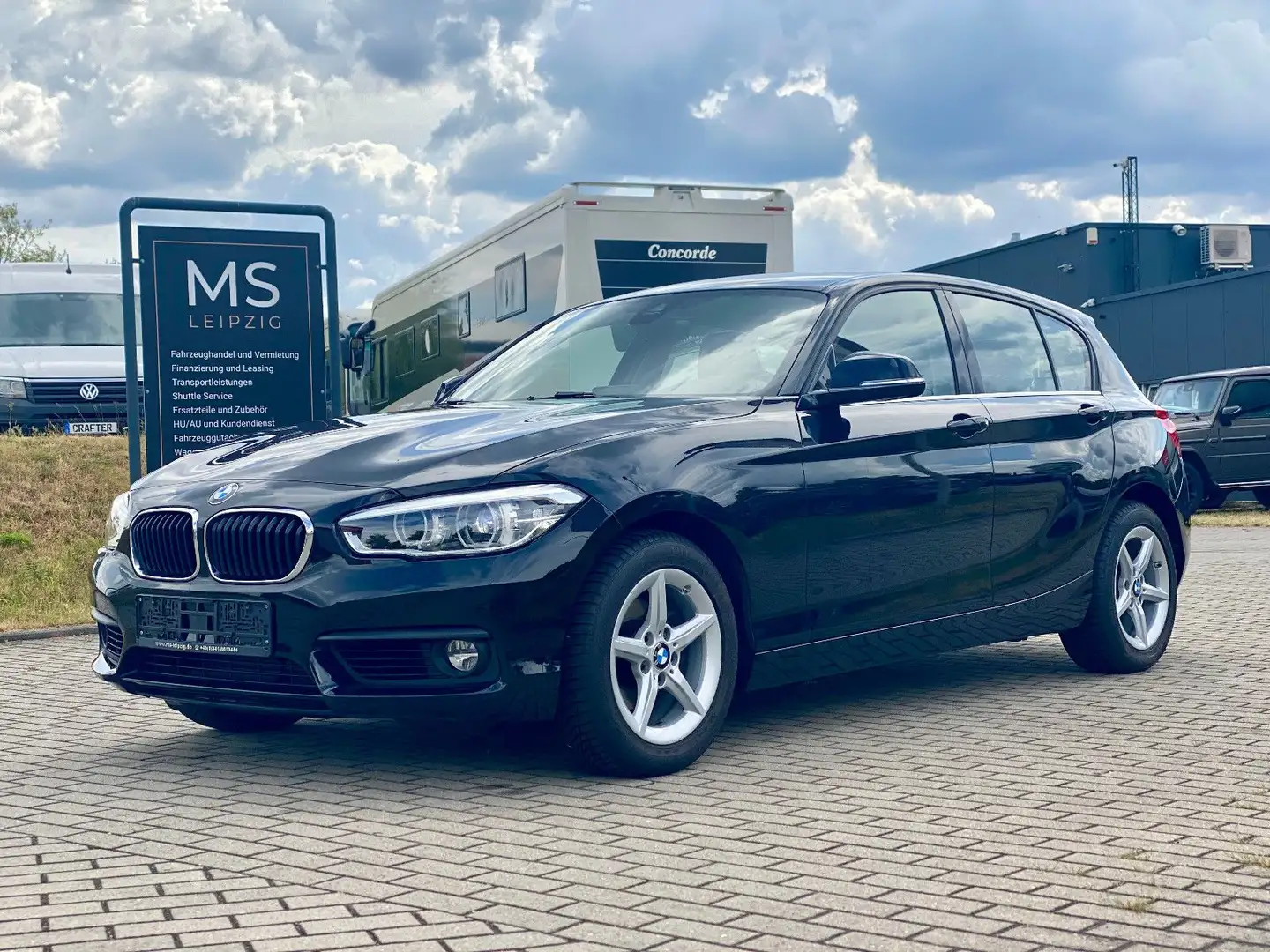 BMW 118 d Advantage Aut Klima Navi Alu LED PDC Schwarz - 1