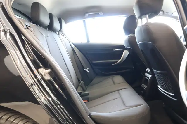 BMW 1 Series view 13