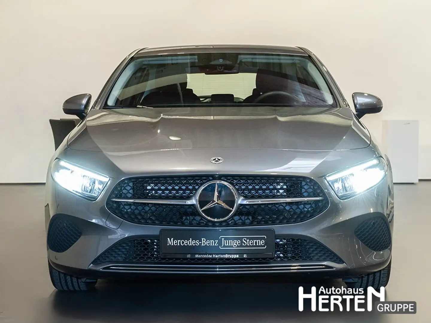 Mercedes-Benz A 180 +PROGRESSIVE+LED+R-KAMERA+WINTER-P.+NAVI+ Grau - 2